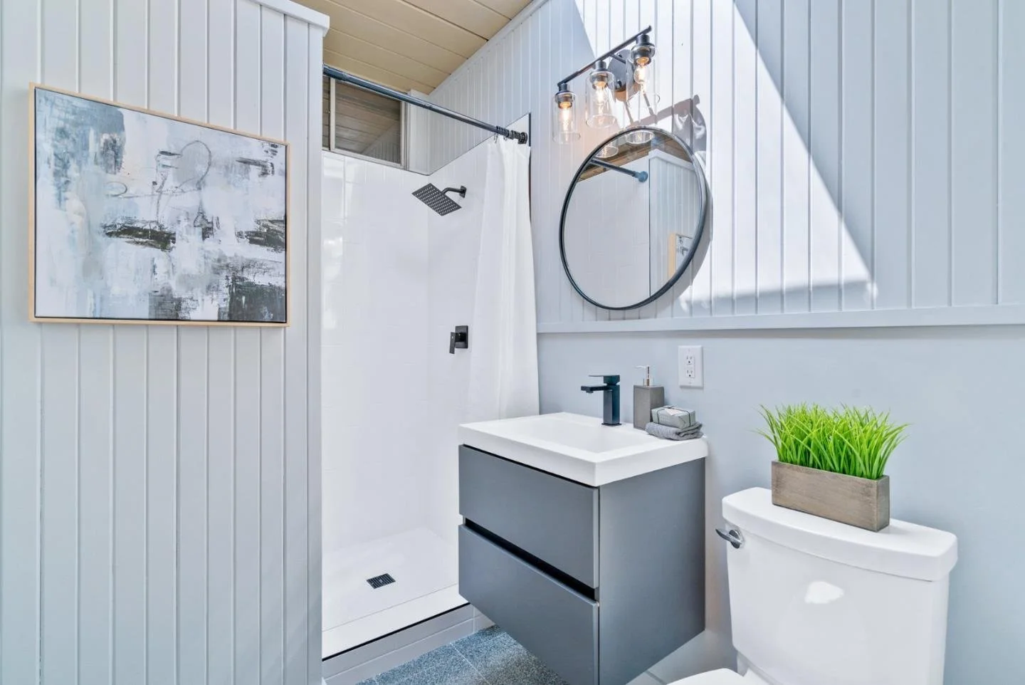 Richmond hall bath.jpg