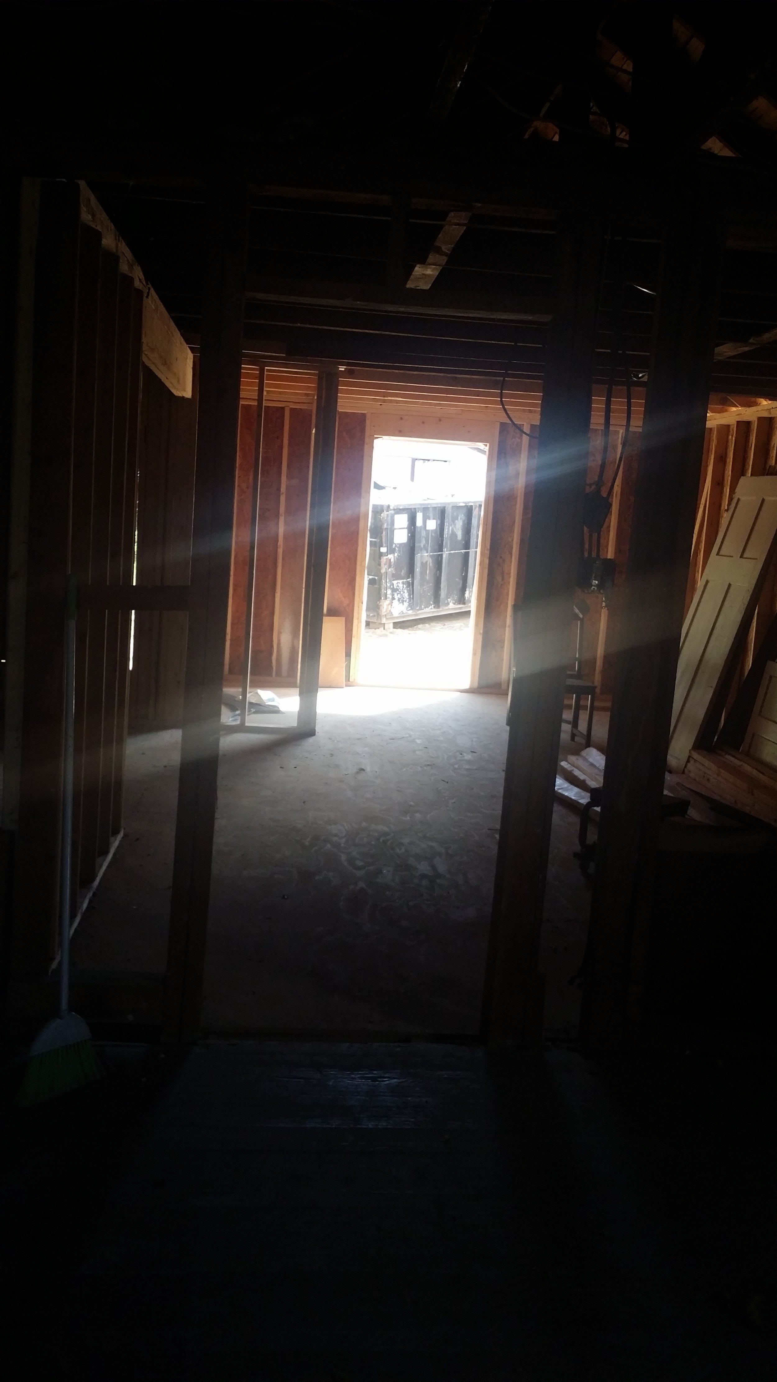 POST CONSTRUCTION CLEANINGS ● COMMERCIAL