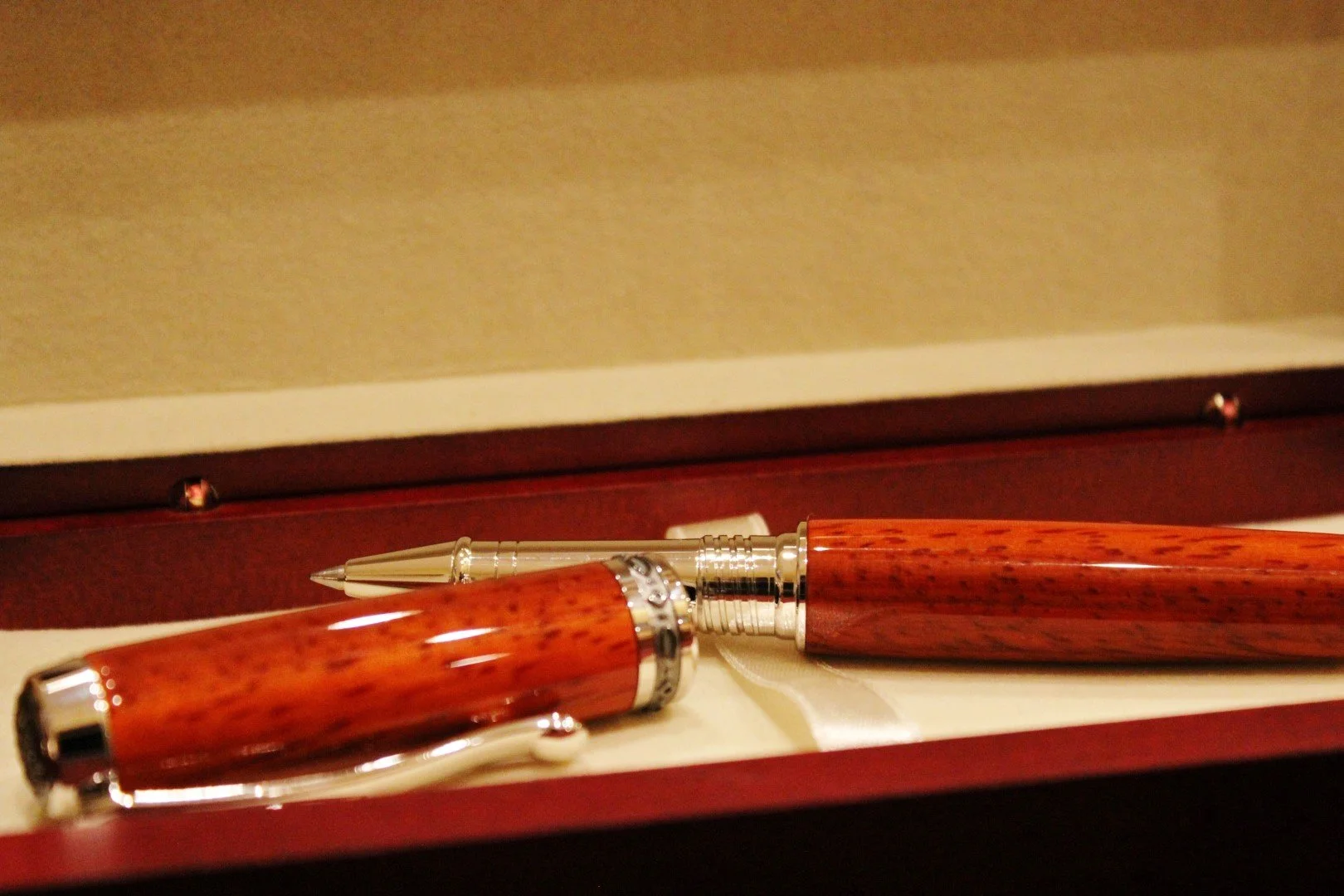 Padauk Lori Dial (Large).JPG