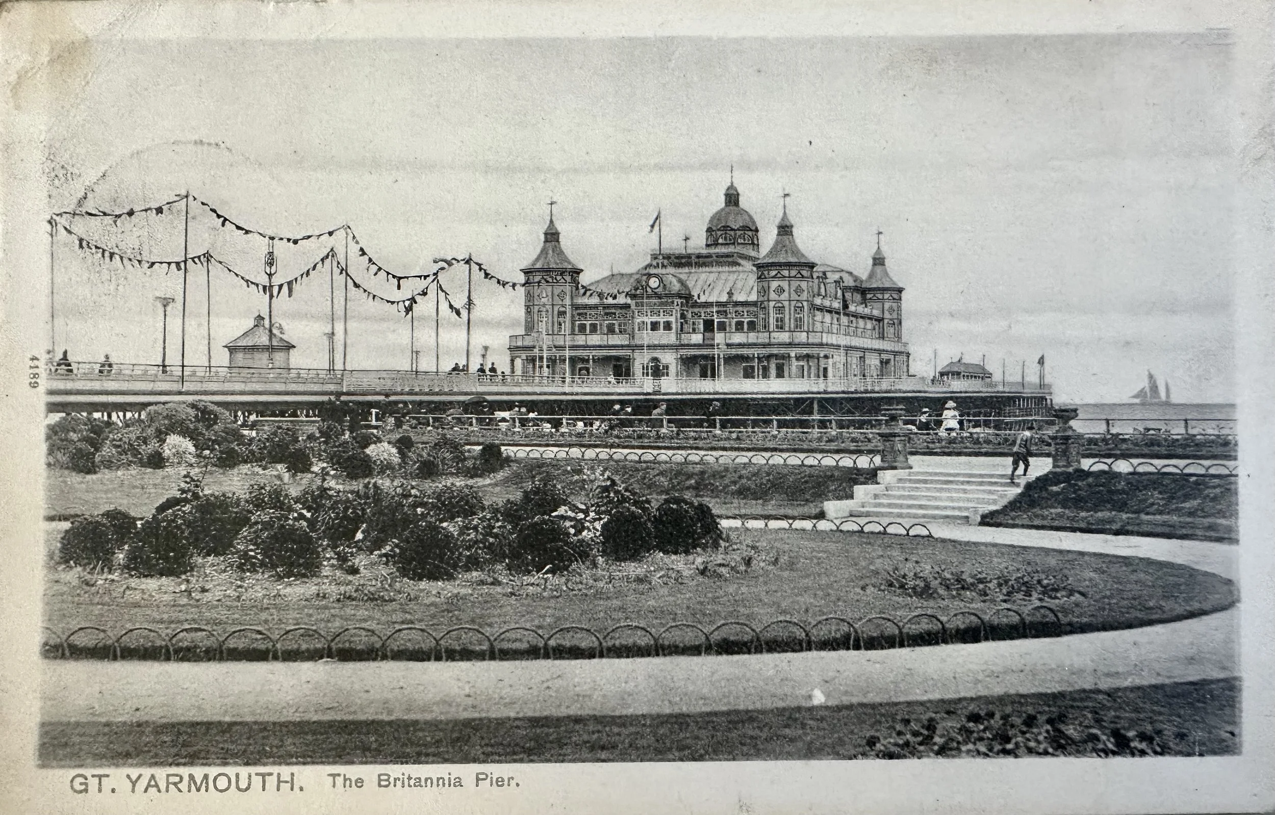 Great Yarmouth The Britannia Pier 1909 old postcard to Victoria Park Cambridge