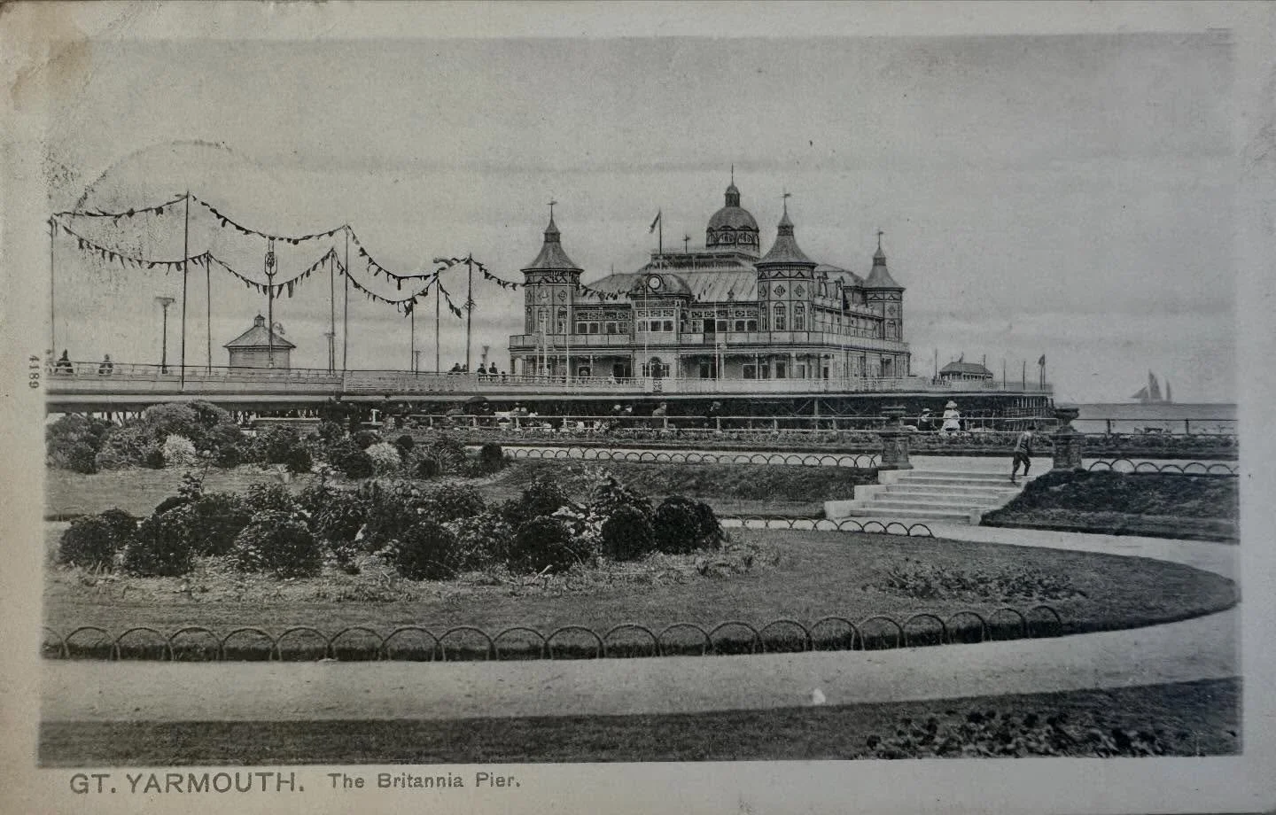 Great Yarmouth The Britannia Pier 1909 old postcard to Victoria Park Cambridge
See more at my website&hellip;.
#greatyarmouth #cambridgehistory #oldpostcards #chesterton #britanniapier