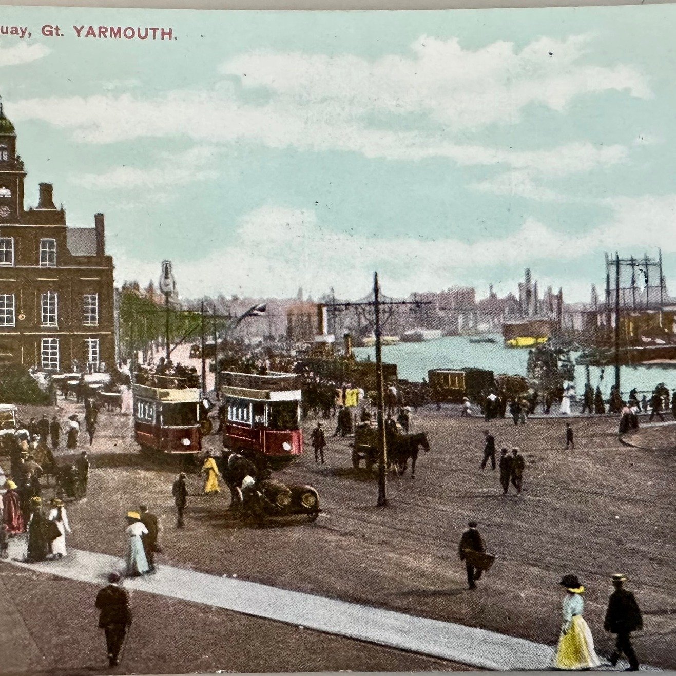 Town Hall and Quay Great Yarmouth - old postcard sent to Victoria Park Cambridge c.1913
See more at my website&hellip;.
#greatyarmouth #cambridgehistory #oldpostcards #chesterton #norfolkhistory