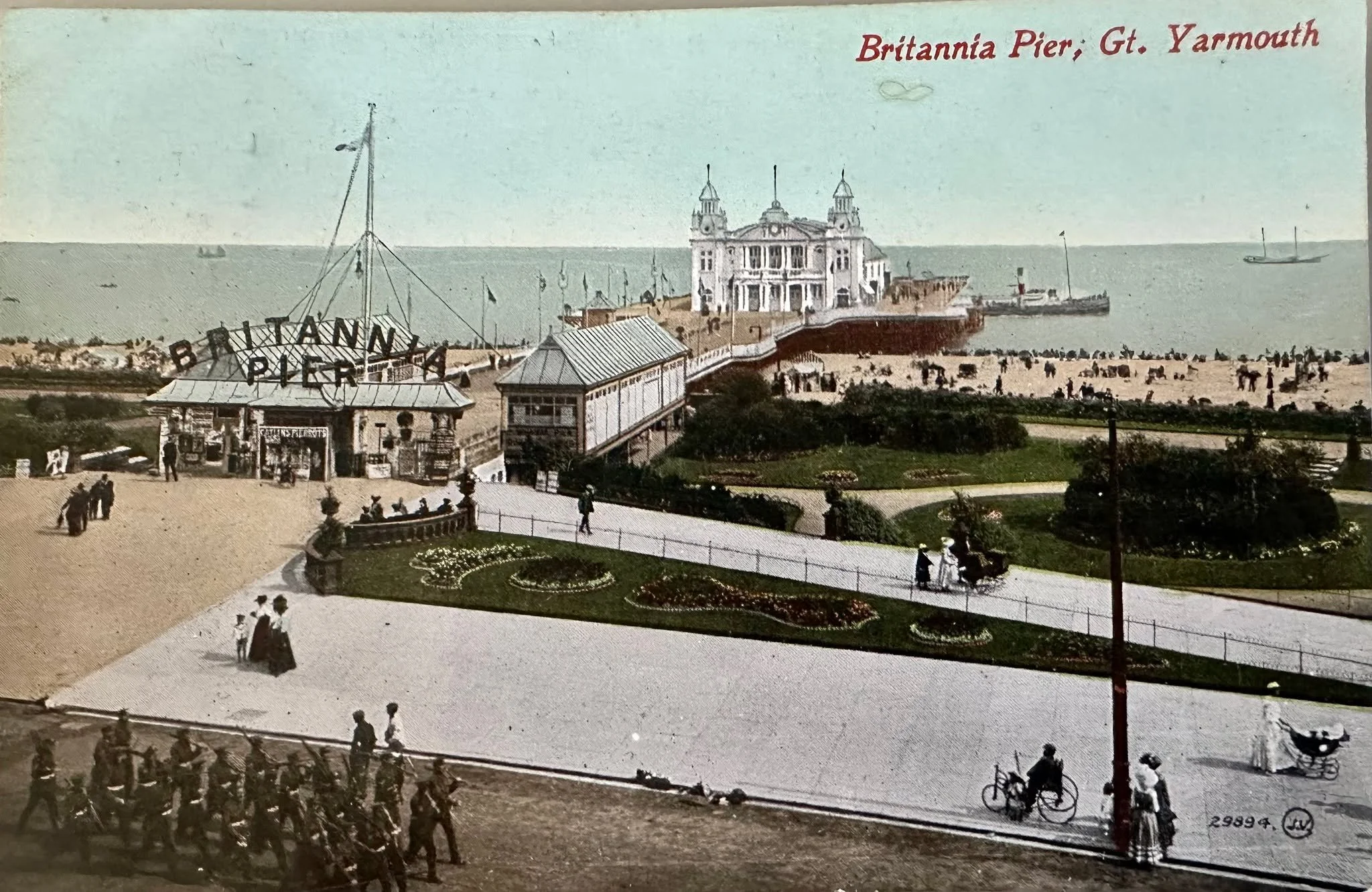 Marine Drive Great Yarmouth - old postcard to Cambridge 1911&hellip;Arthur has forgotten his shaving wash&hellip;
See more at my website&hellip;
#greatyarmouth #cambridgehistory #oldpostcards #chesterton #norfolkhistory