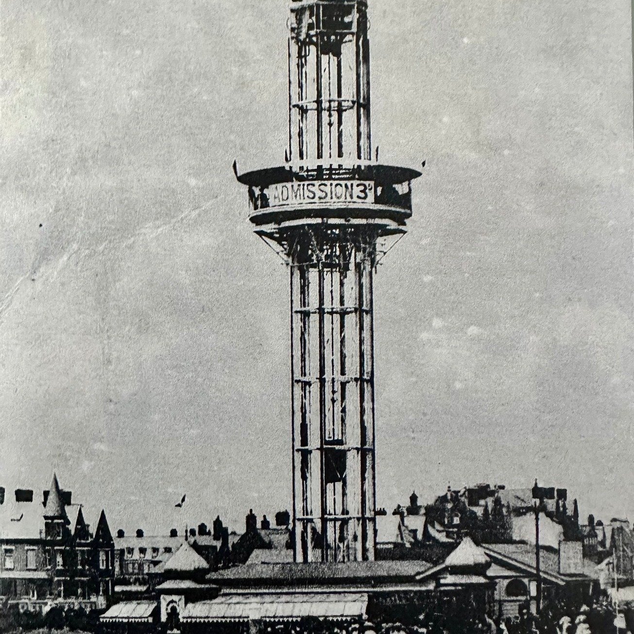 Revolving Tower Great Yarmouth - old postcard sent to Cambridge c.1912&hellip;
See more at my website
#greatyarmouth #cambridgehistory #oldpostcards #chesterton #norfolkhistory