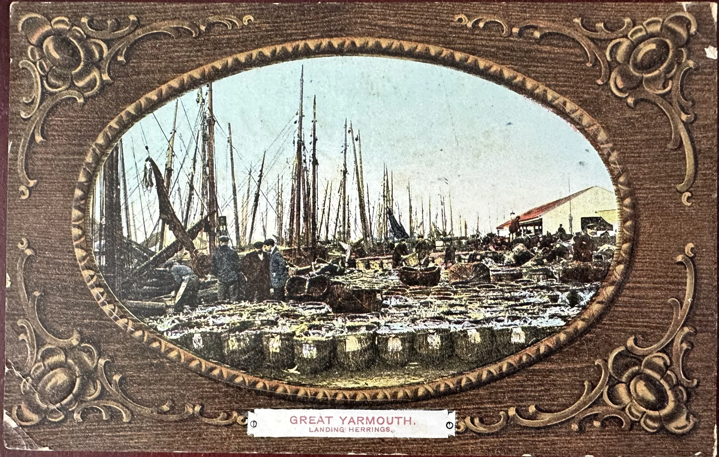 Old postcard Great Yarmouth Landing Herrings 1909