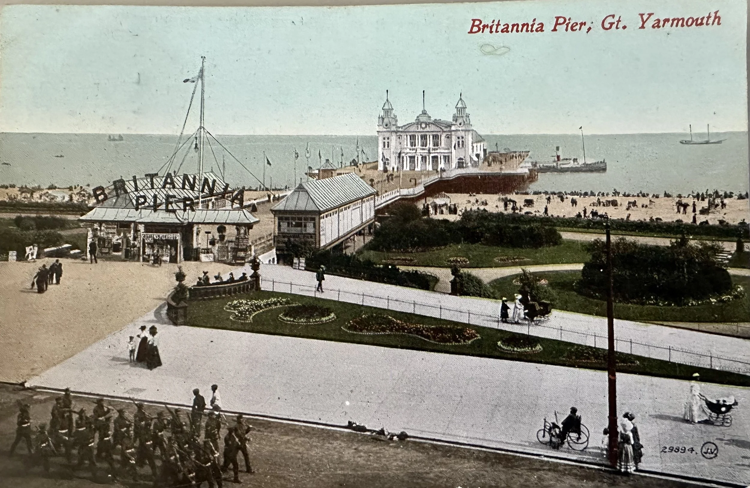 Britannia Pier Great Yarmouth - old postcard sent to Cambridge 1911