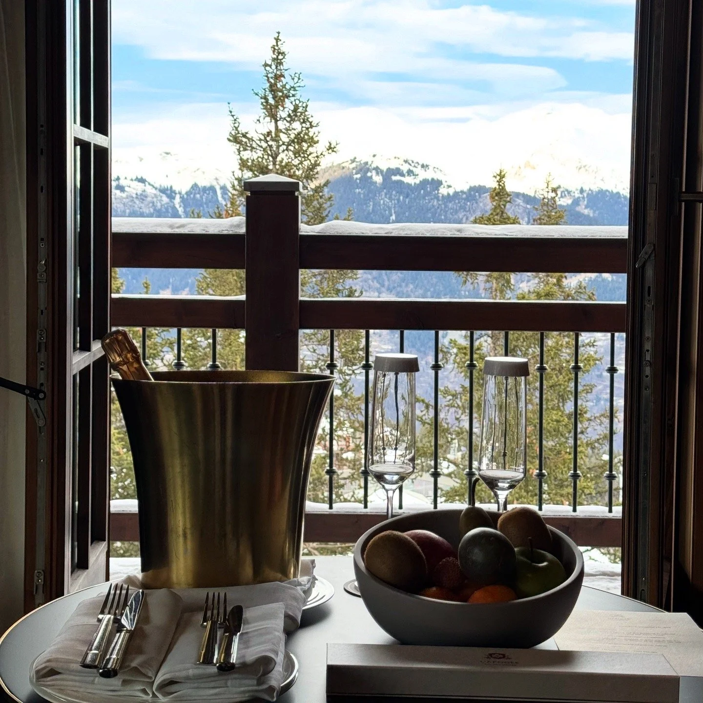 luxury travel agent hotel booking service