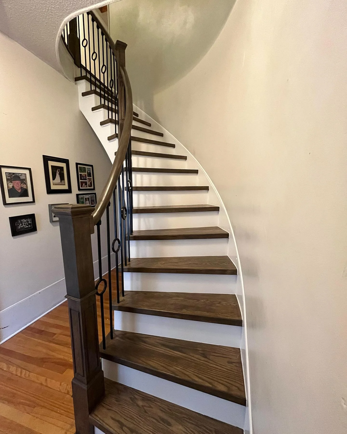 Check out this newly renovated spiral staircase! Swipe to see the before. Couldn&rsquo;t be happier with the way it turned out. Safe and up to code now 🔨
