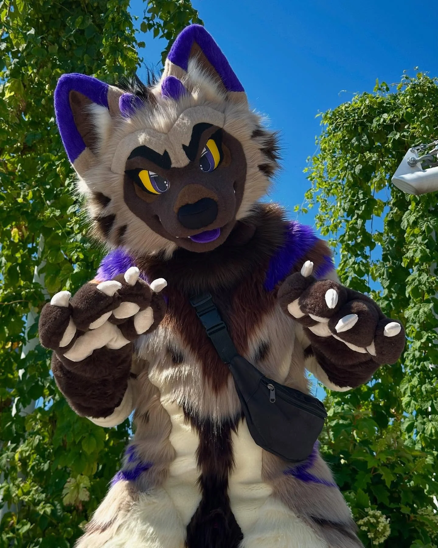 💟 INTRODUCING Koop the Striped Hyena! This suit debuted this year at #Anthrocon2025 ! Keep an eye out for this critter running around the con for the rest of the evening 🐾
.
.
#fursuit #fursuiting #fursuitwip #fursuitmaking #fursuitmaker #furry #fu