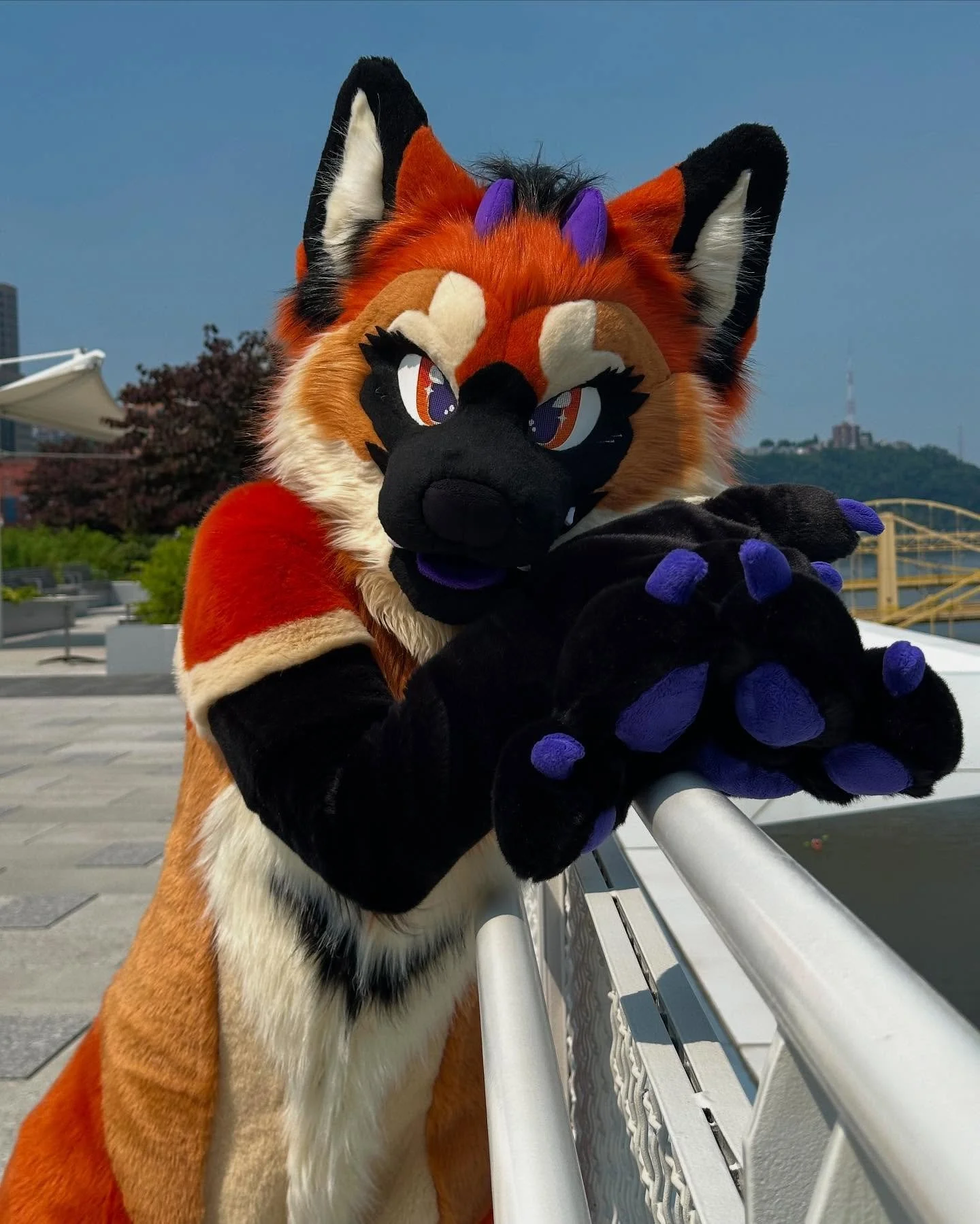 🌈🌞 Maned Wolf in the Big City! I&rsquo;m so happy I was able to debut this personal project (with my first PROPER dropcrotch) at AC!! I&rsquo;m in LOVE with these digi shapes and can&rsquo;t wait to do more C: #Anthrocon2025 
.
.
#furry #fursuit #f