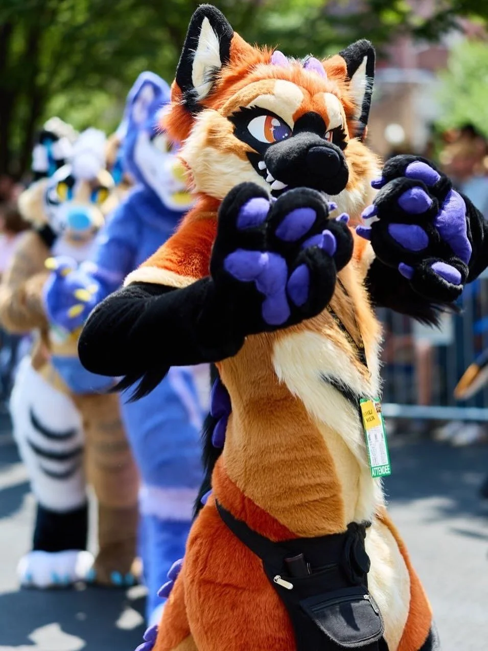 Gator doggy in the parade !! 🌇
ft. freak of nature family in tow 💟
-
📸: @/tullembrat 
-
-
-
#fursuit #fursuiting #fursuitwip #fursuitmaking #fursuitmaker #furry #furries #furryfandom #anthro #anthroart #furryart #cosplay #furryreels #furrymemes #f
