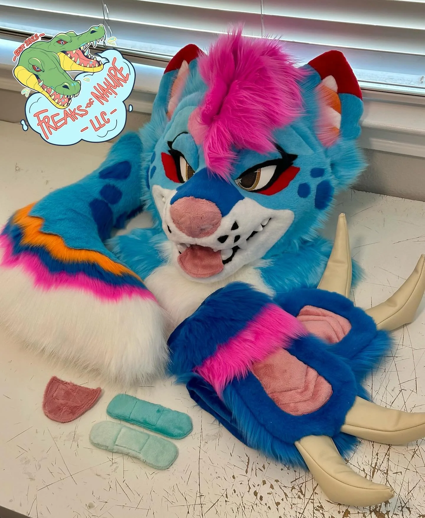 PULSE the Hyena-Sloth hybrid! 🦋🩵💖

This mini partial features a full jawset, magnetic eyelids, a layered hairstyle, a pickable nose, velcro tongue options, magnetic bandages, anddd custom two-toed sloth paws! #FursuitFriday 
Commissions open TOMOR