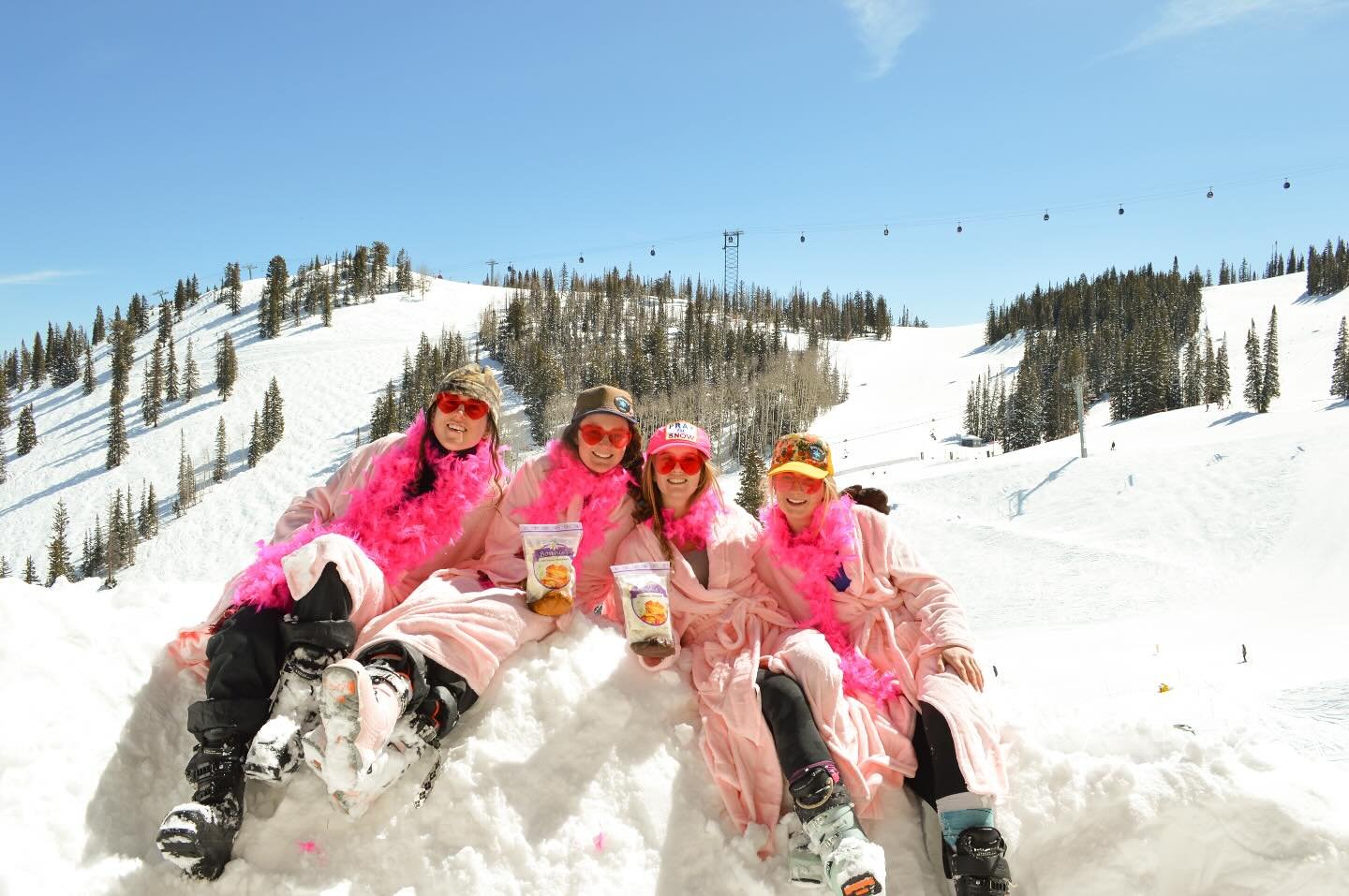 Hope you all had as much fun on closing day as we did!! Stay tuned for our website soon. 💅🦩💋

#prettyinpink #breakfastatbonnies #bonniespancakes #oatmealpancakes #pancakes #ski #closingday #aspensnowmass #PinkRobesAndPancakes #prettyinpancakes