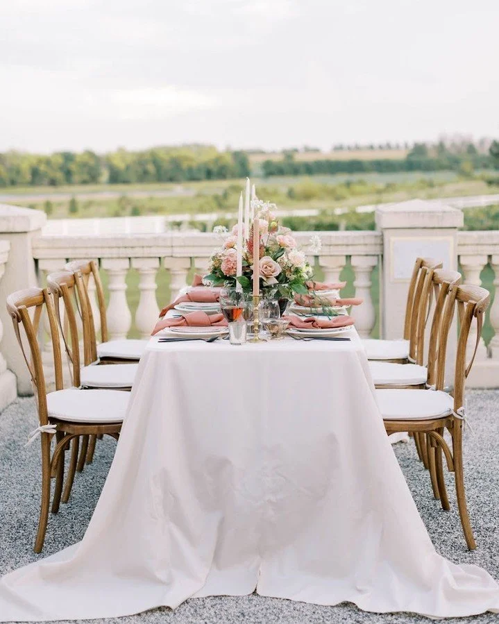 Now this is what we call dinner with a view 🕊️

Is this your dream setup? Let&rsquo;s make it a reality&mdash;reach out to start planning!

Venue: @bourgmont_winery
Photography + Design: @ellemariephoto
Floral: @solstice_floral_studio
Stationary: @l