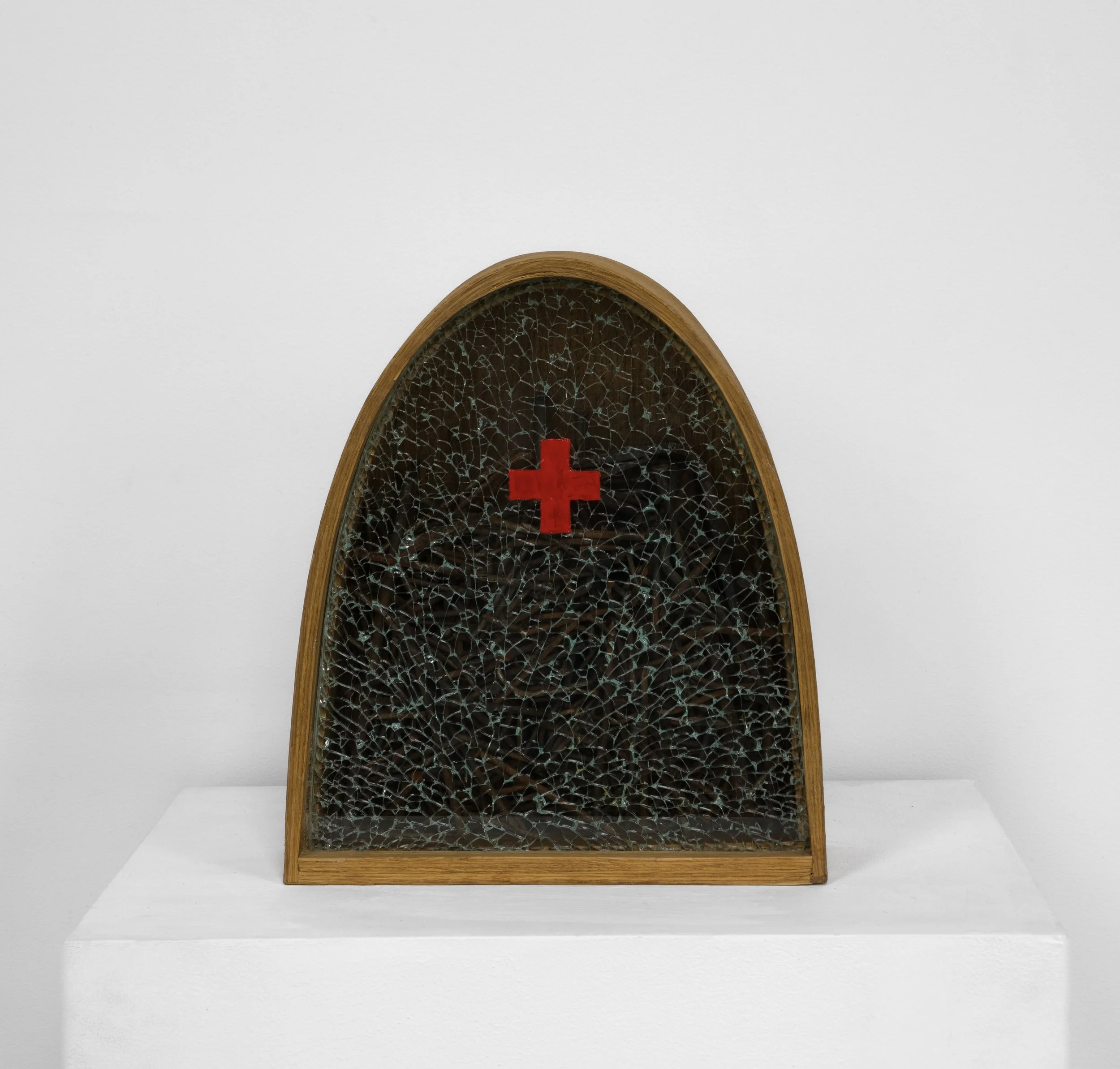 30 х 20 х 5 см - Аптечка II , ВЛАДИМИР ЧЕРНЫШЁВ [ дерево, найденные ржавые гвозди, триплекс, эмаль ] 2022 - 6500 €