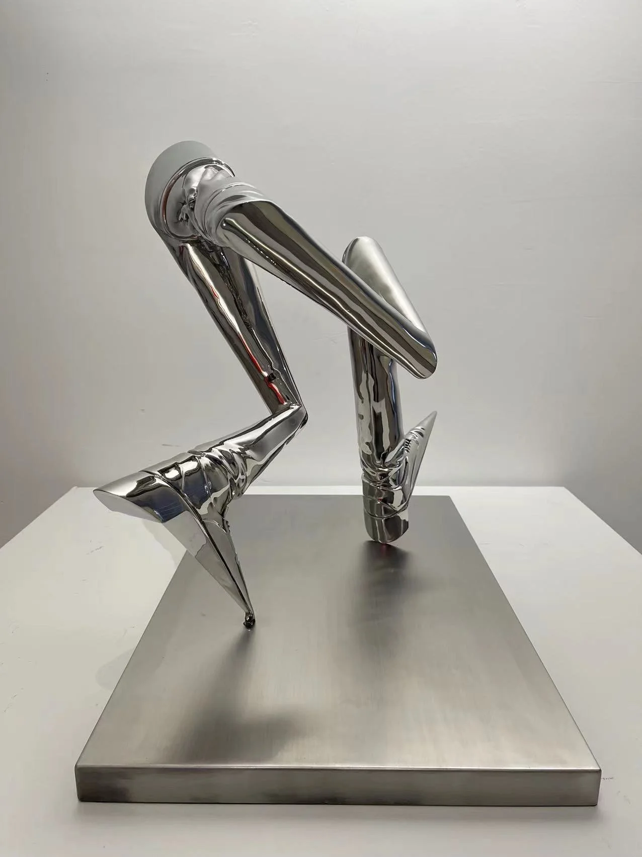 35 X 53 X 48 CM - Cyborg Body - ZHOU SONG
, 2022 - 530'000 ₽