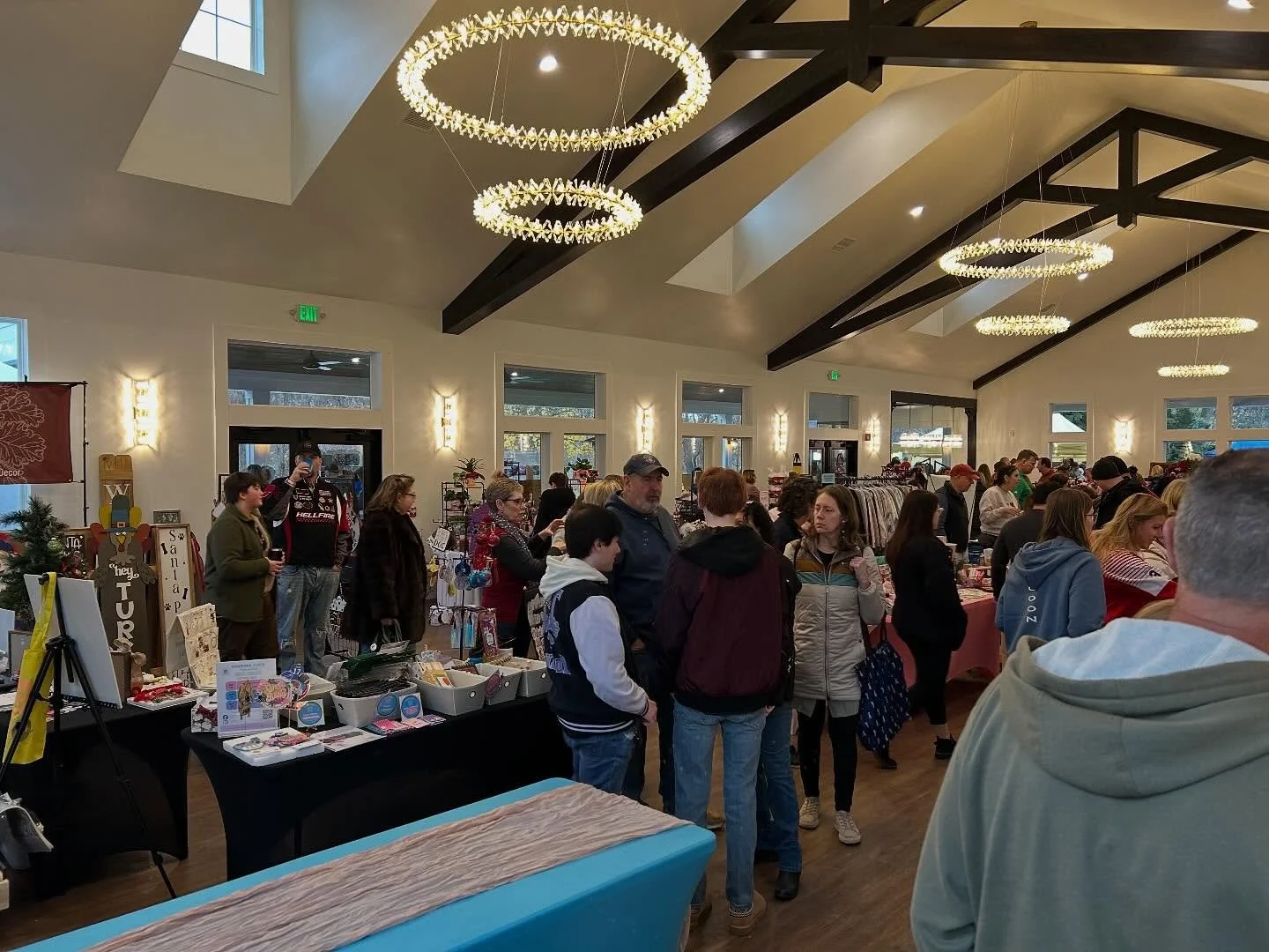 The Holiday Market had us feeling all kinds of festive! 🎁❄️🌲 Holiday shopping was underway&mdash;now we want to know: what&rsquo;s your favorite seasonal tradition?⤵️

#HolidayMarket #WhitehallMansion #EventVenue #BrockportNY