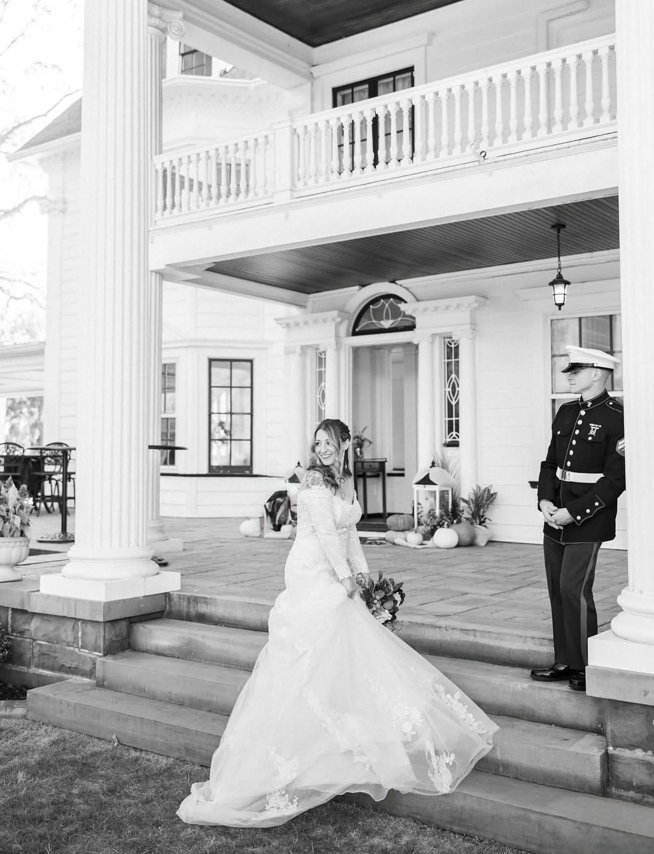 Each season at Whitehall Mansion brings it&rsquo;s own beauty&hellip;Throwing it back to a beautiful fall day🍂 with some color in the midst of a cold and snowy weekend. ❄️ Stay safe and stay warm everyone! 

#BrockportNY #EventVenue #WhitehallMansio