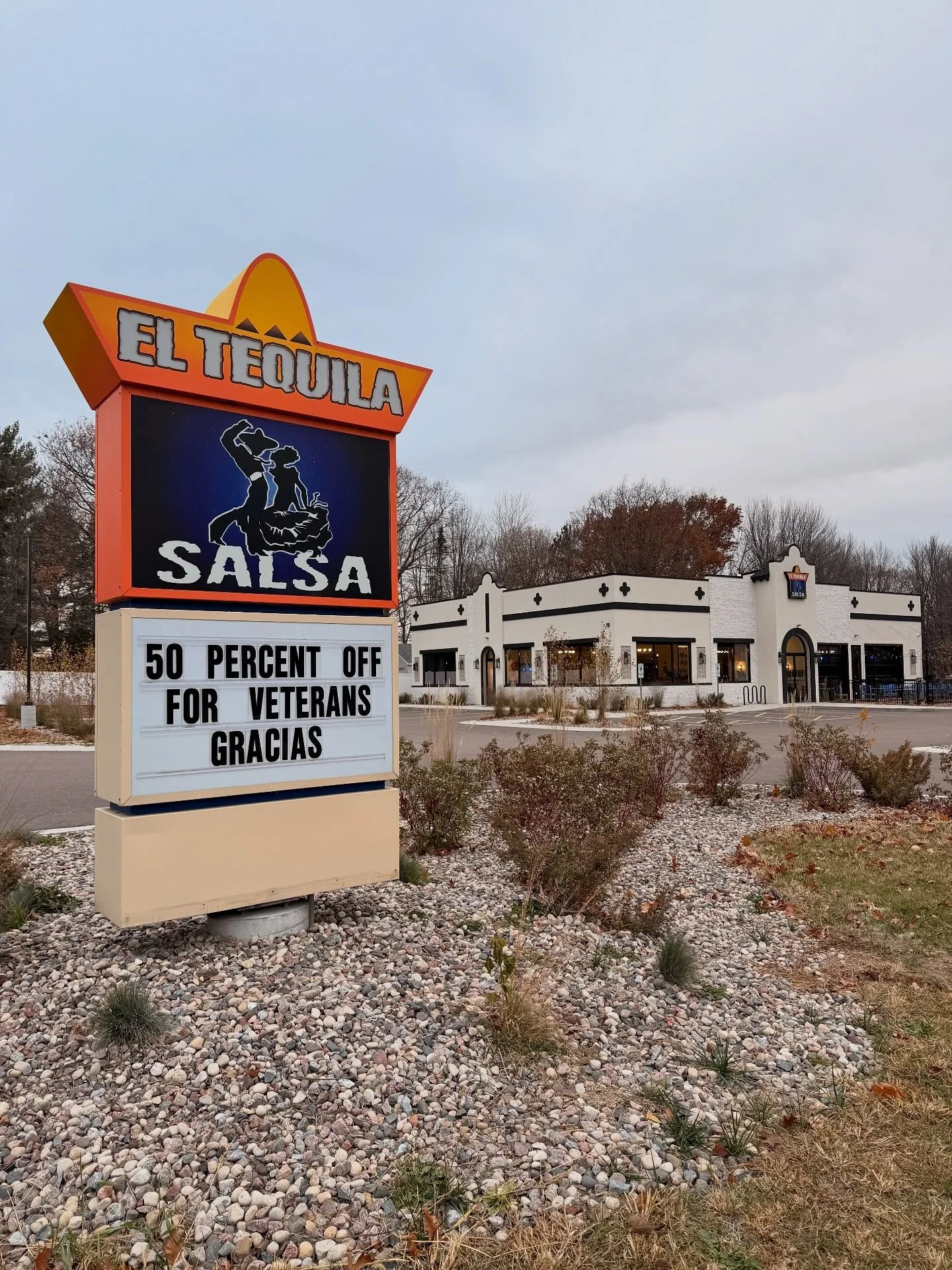 🇺🇸 Honoring those who served. Veterans enjoy 50% off your meal today &mdash; thank you for your service!