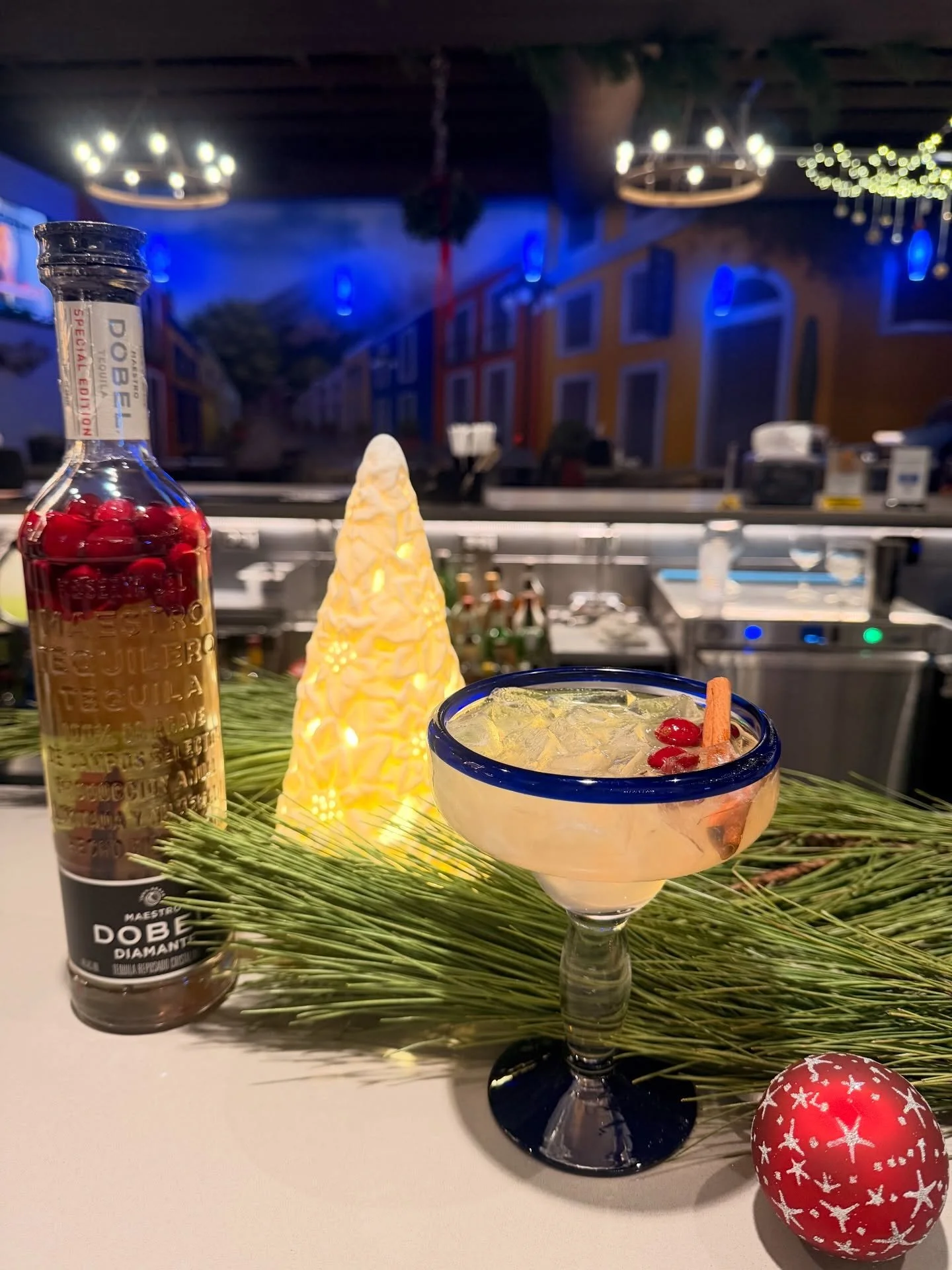 We have a new and improved Roy&rsquo;s Christmas Margarita!!Celebrate the holidays the delicious way &mdash; margarita in hand. 🎅🍹