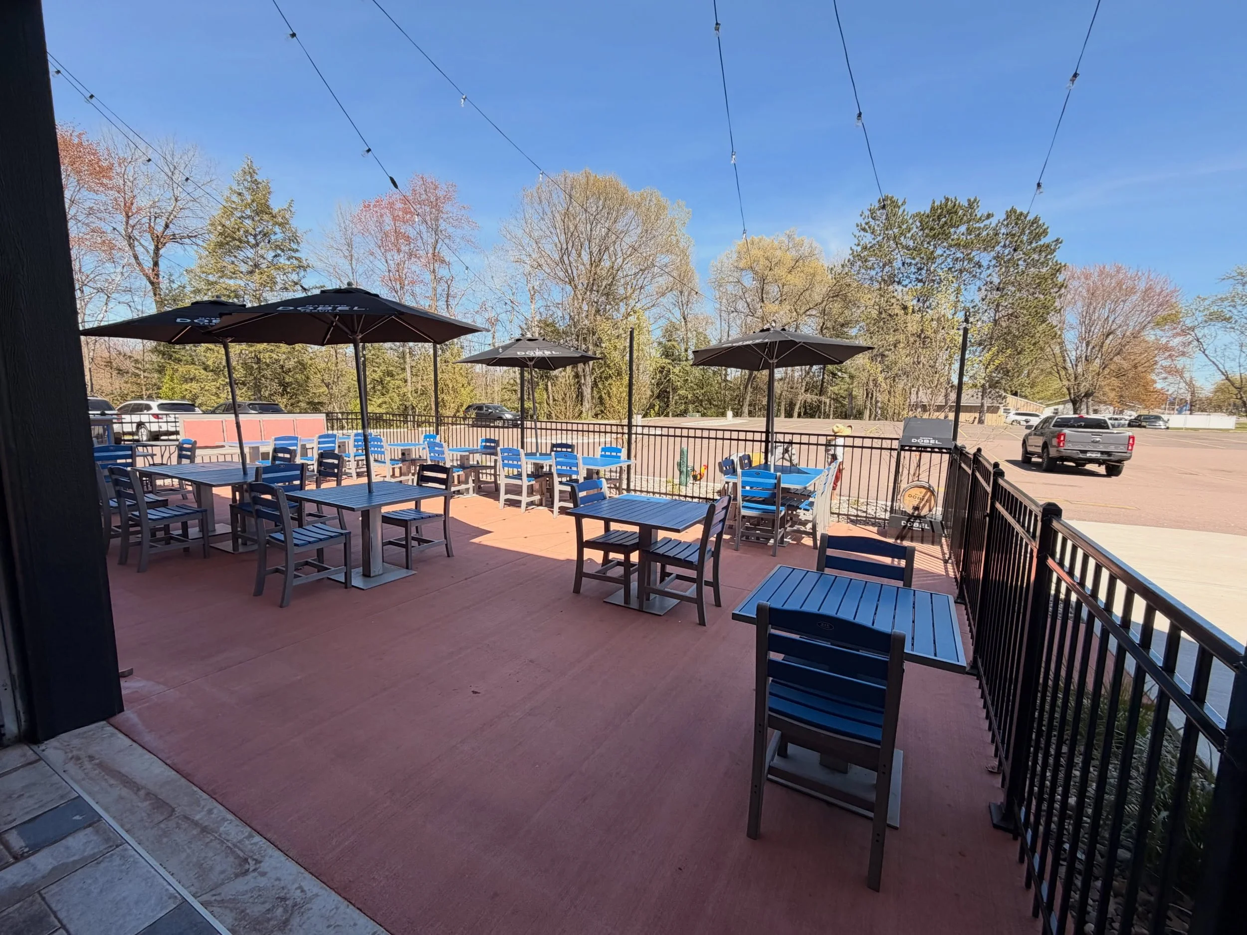 The weather&rsquo;s too nice to stay inside 🌤️
Grab a seat on the patio at El Tequila Salsa and enjoy great food, cold drinks, and fresh air with us 🍹🌮