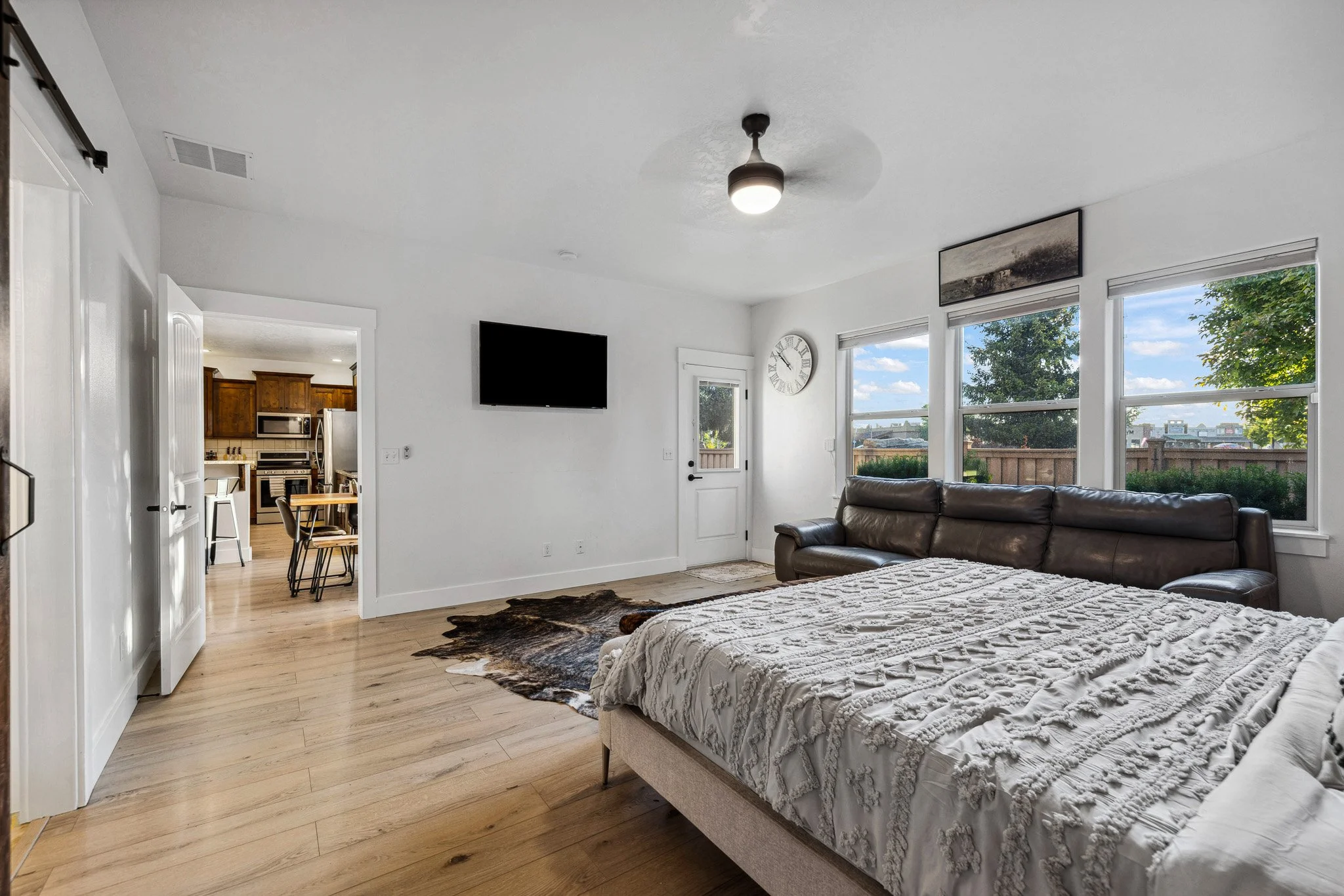 31-Master Bedroom.jpg