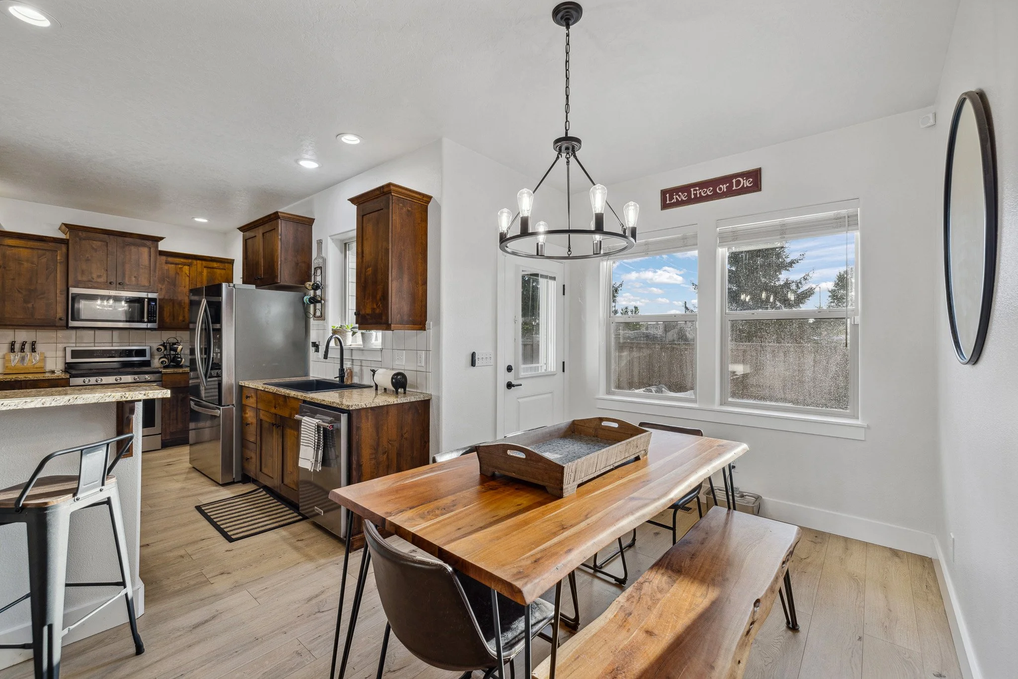 20-Dining Area.jpg