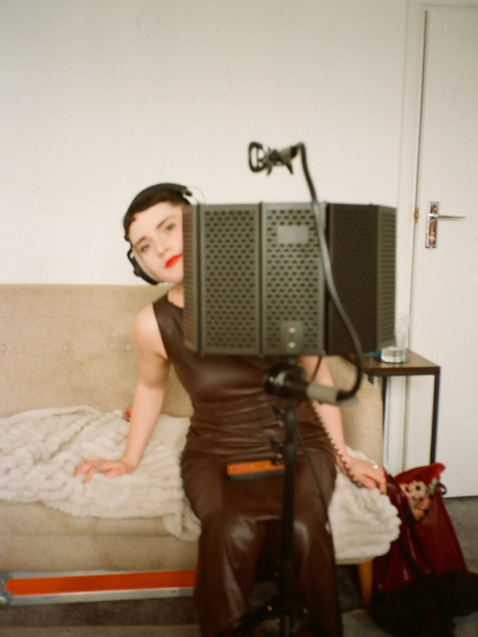 &lsquo;Backwards Baby&rsquo; by the formidable @caitlinkenthalliday is OUT NOW! 

Co-written, Produced, Mixed &amp; Mastered by SUNDOWN 💽

As mentioned in our latest newsletter, we are SO proud of this song and this incredible artist. Caitlin came t