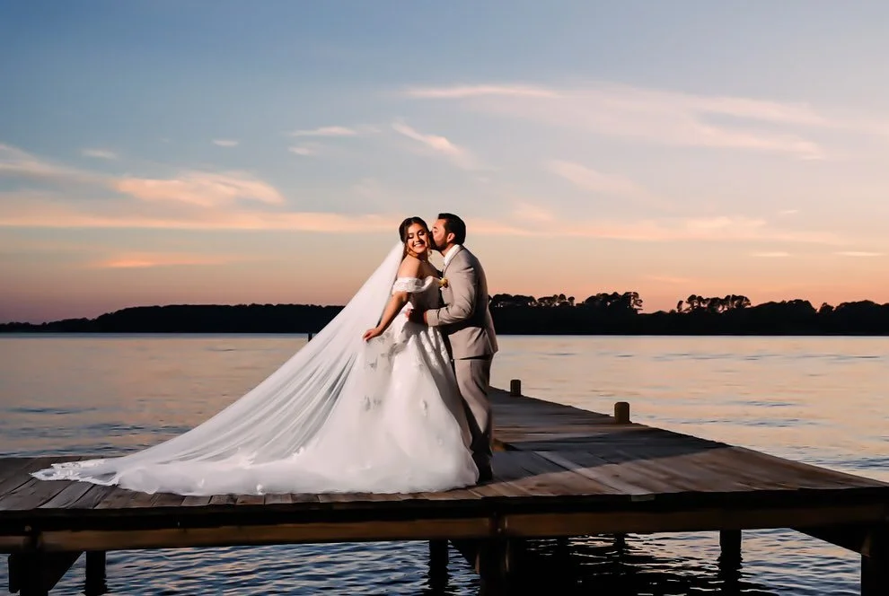 Tell me you live in Texas without telling me you live in Texas.
✨ There&rsquo;s just something about Texas weddings&hellip; it&rsquo;s not only the love, the laughter, or the celebration&mdash;it&rsquo;s the sky. 🌅

When the sun dips low over wide-o