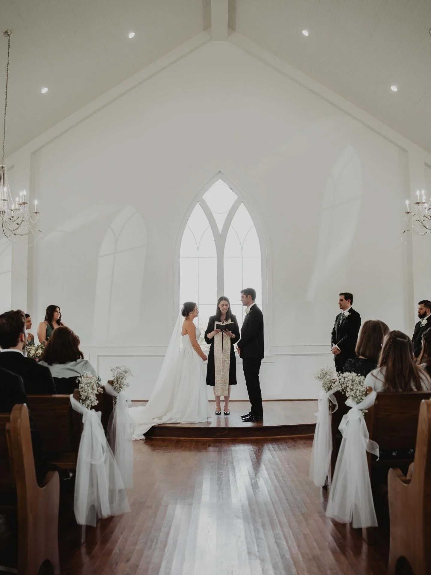 ✨ The natural light inside The Springs in Weatherford is unreal. ✨
The kind of light that wraps around you,
the kind that makes every moment feel soft and cinematic,
the kind that doesn&rsquo;t just illuminate &mdash; it elevates.
When the sun pours 