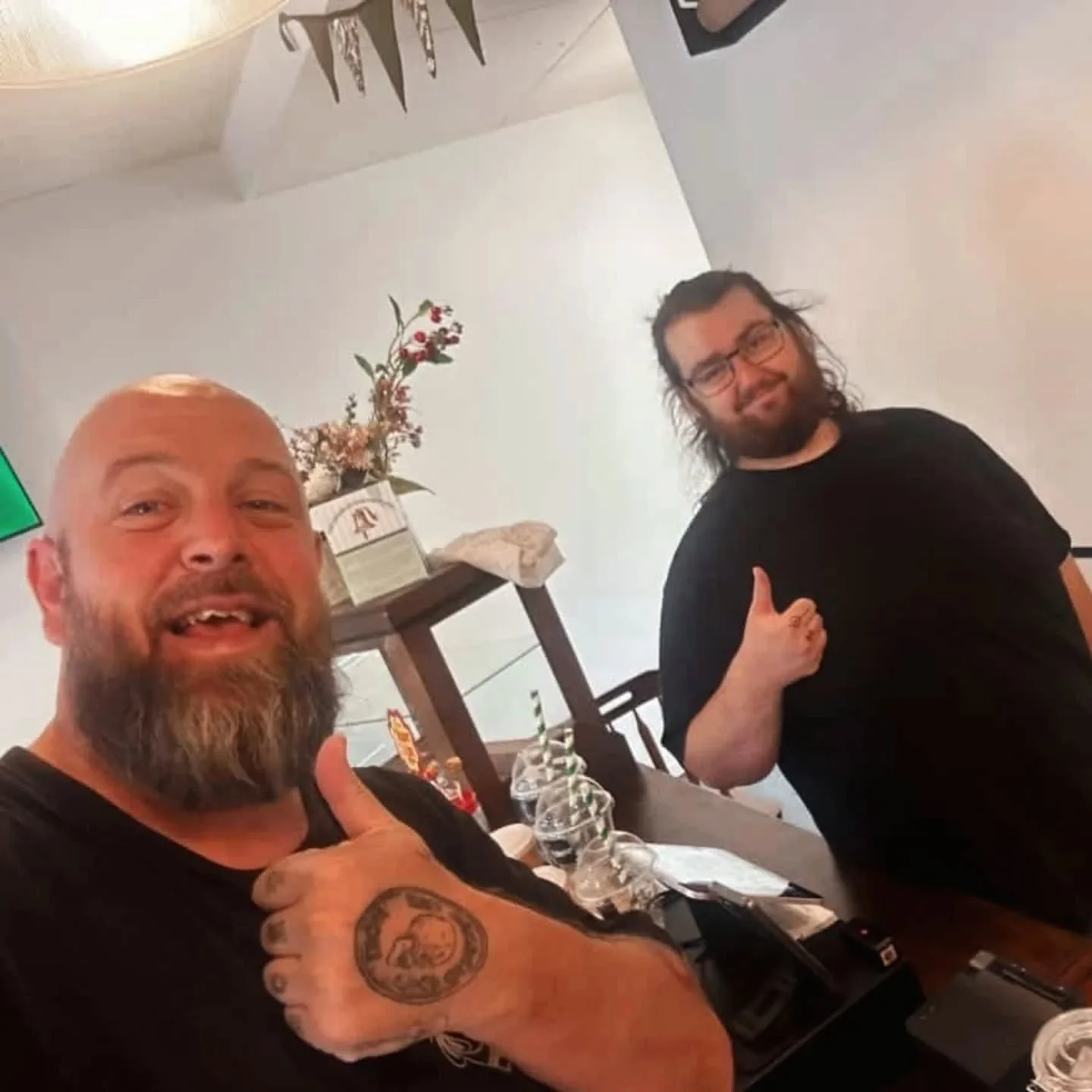 This is what locals supporting locals is all about! 💚 

And I&rsquo;ll say it &mdash; north side does this properly.

Thursday night at Fringe we met the legend himself, Marc Ryan @the_beautiful_bogan . Naturally, we had a chat&hellip; because let&r