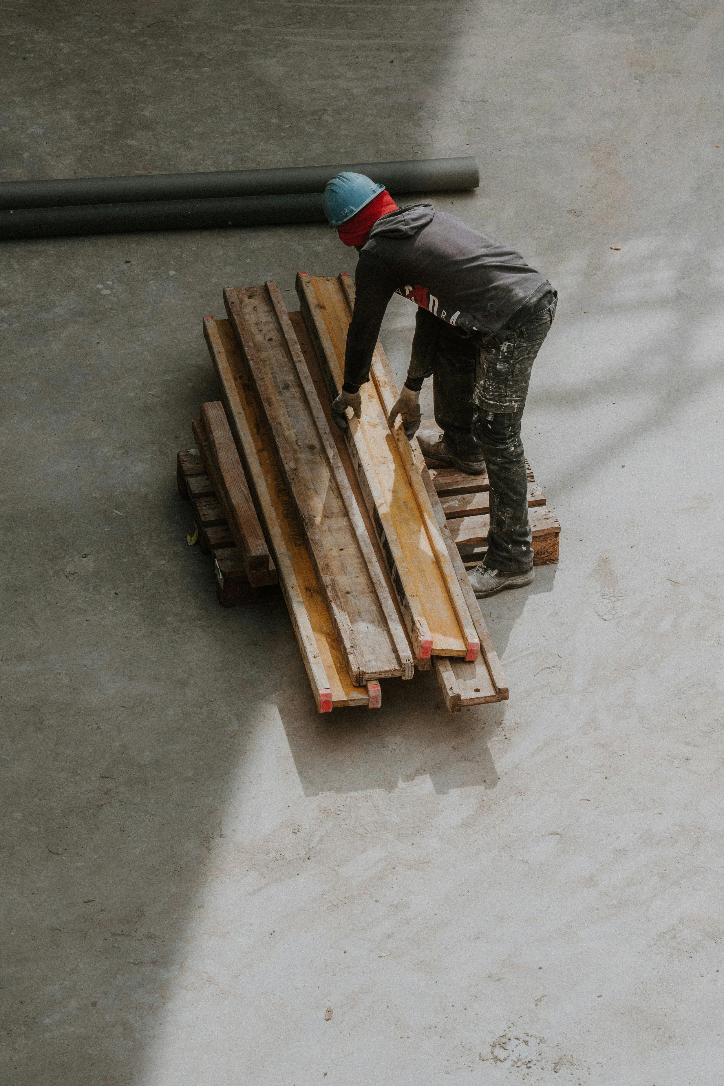 Lifting at Work: Why Your Back Isn’t as Fragile as You’ve Been Told