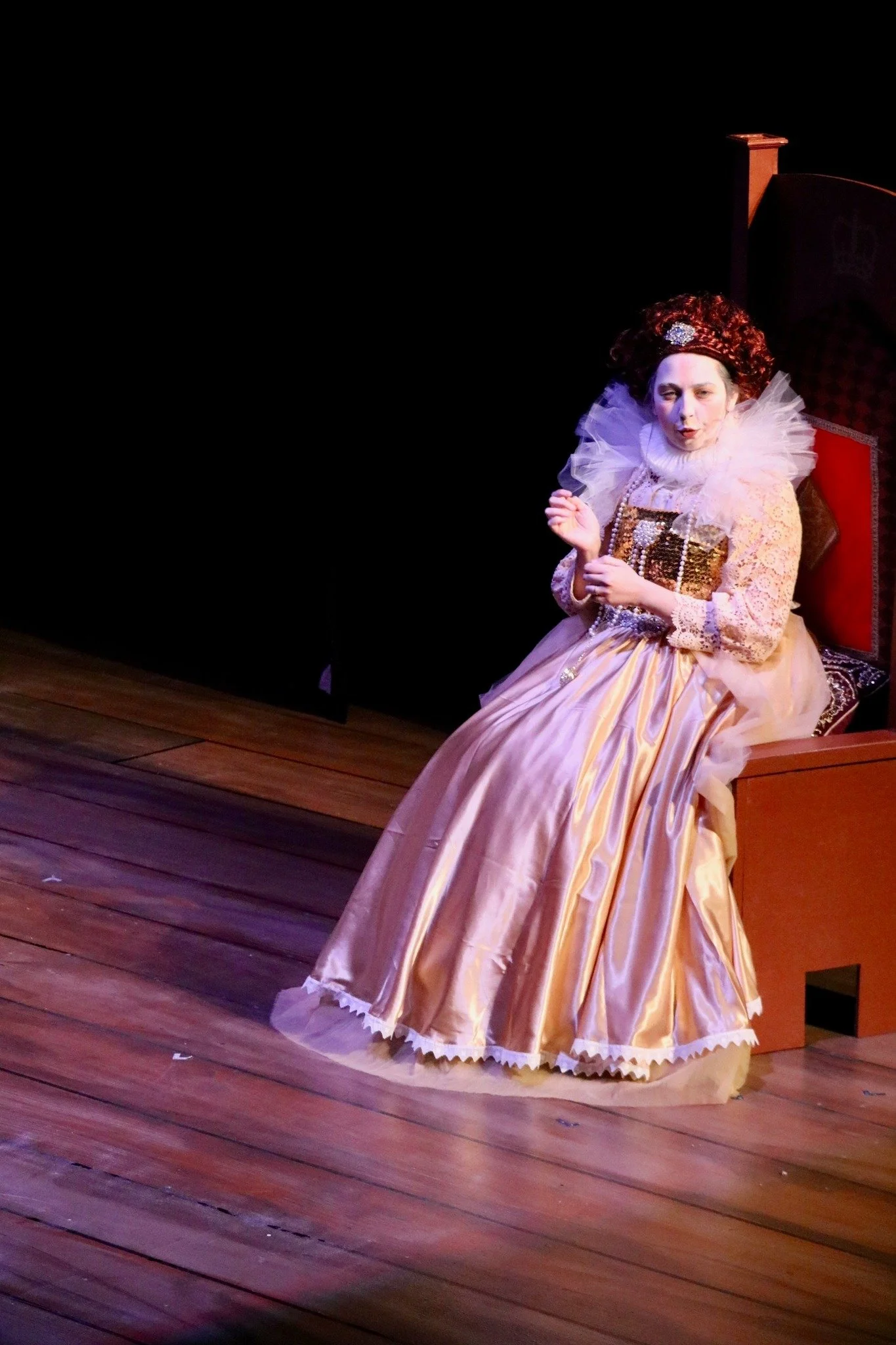 queen e sitting.jpg
