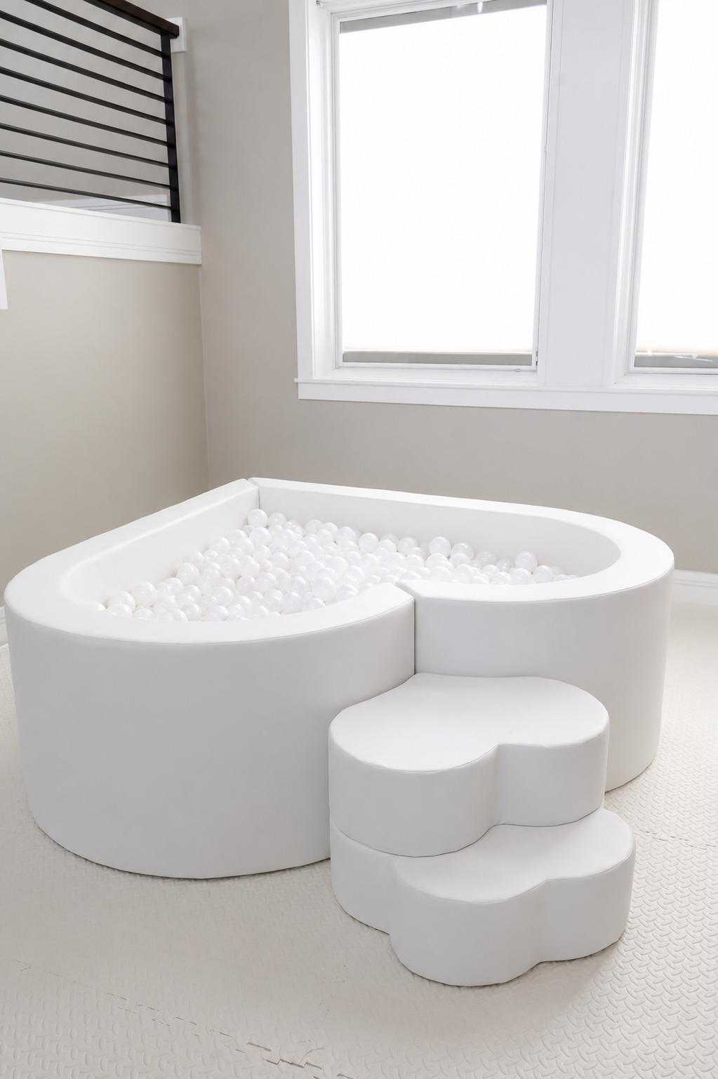 6' Heart Shaped Ball Pit