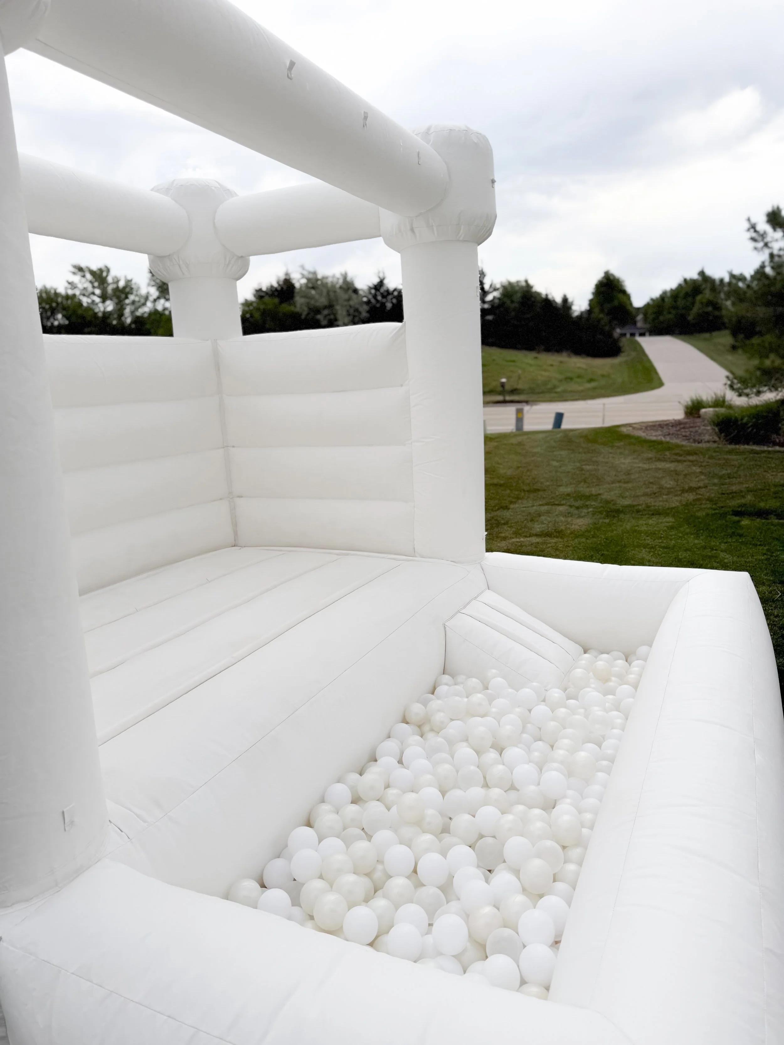 Maxi 10'x10' Bounce House + Ball Pit