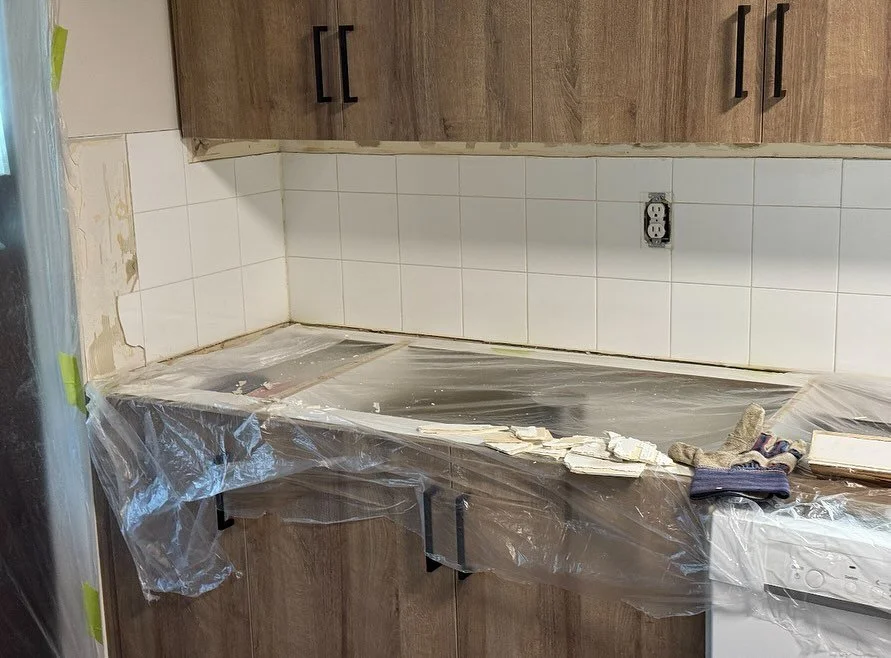 All in a days work. 🪄

New counter tops and back splash to round out this 4-plex unit kitchen reno.

What&rsquo;s on your reno &ldquo;to-do&rdquo; list? We can help!

🌐 www.littleleafinteriors.ca
📧 info@littleleafinteriors.ca
☎️ (403) 808-2269

#K