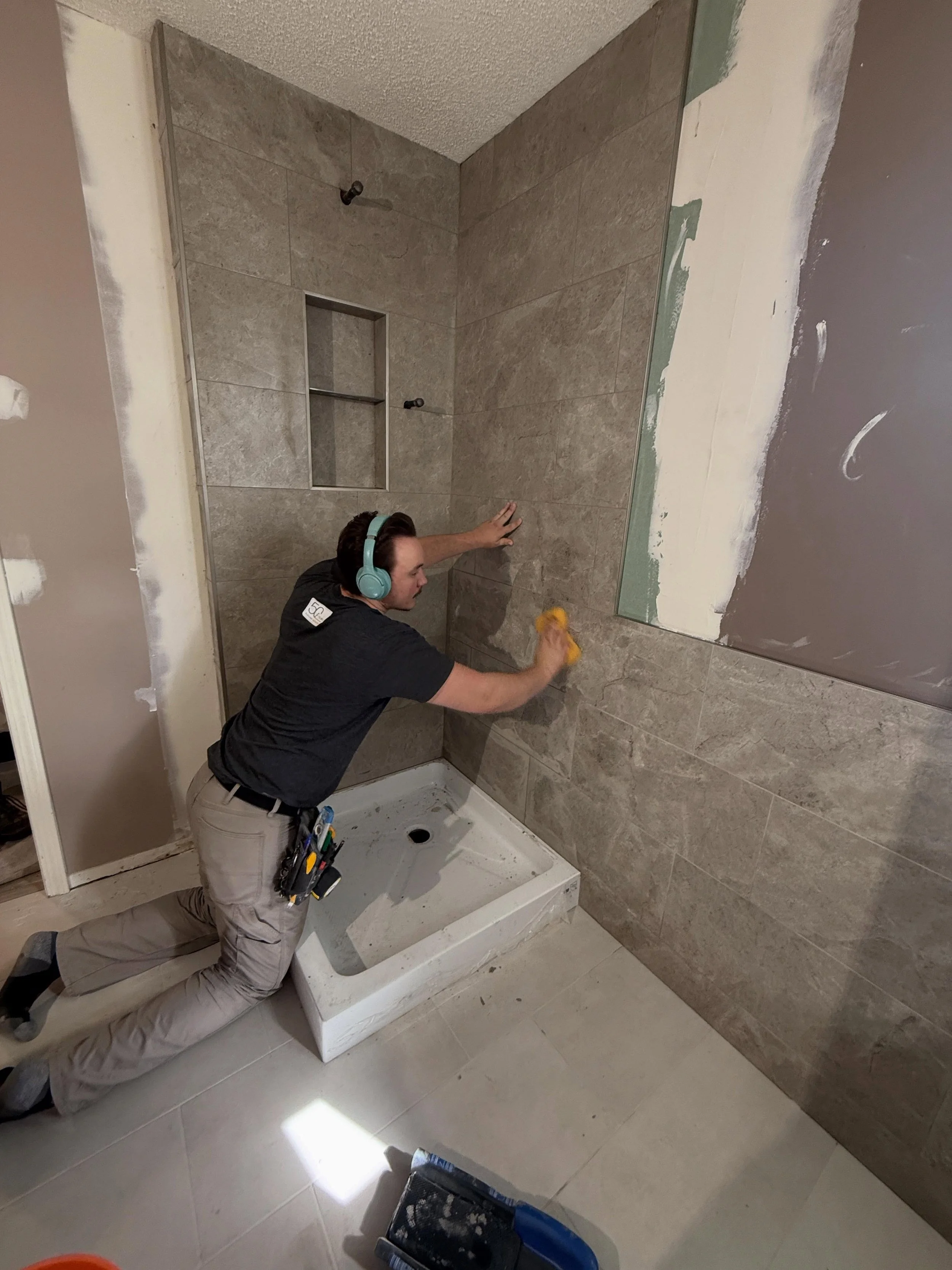 Another bathroom reno making big progress this week.

Tile dialled with @ml.tile.installations 

Plumbing humming with @serenityvalleyplumbing 

These big visual days are always fun milestones to see a layout plan fall into place.

#YYCRenovations #L
