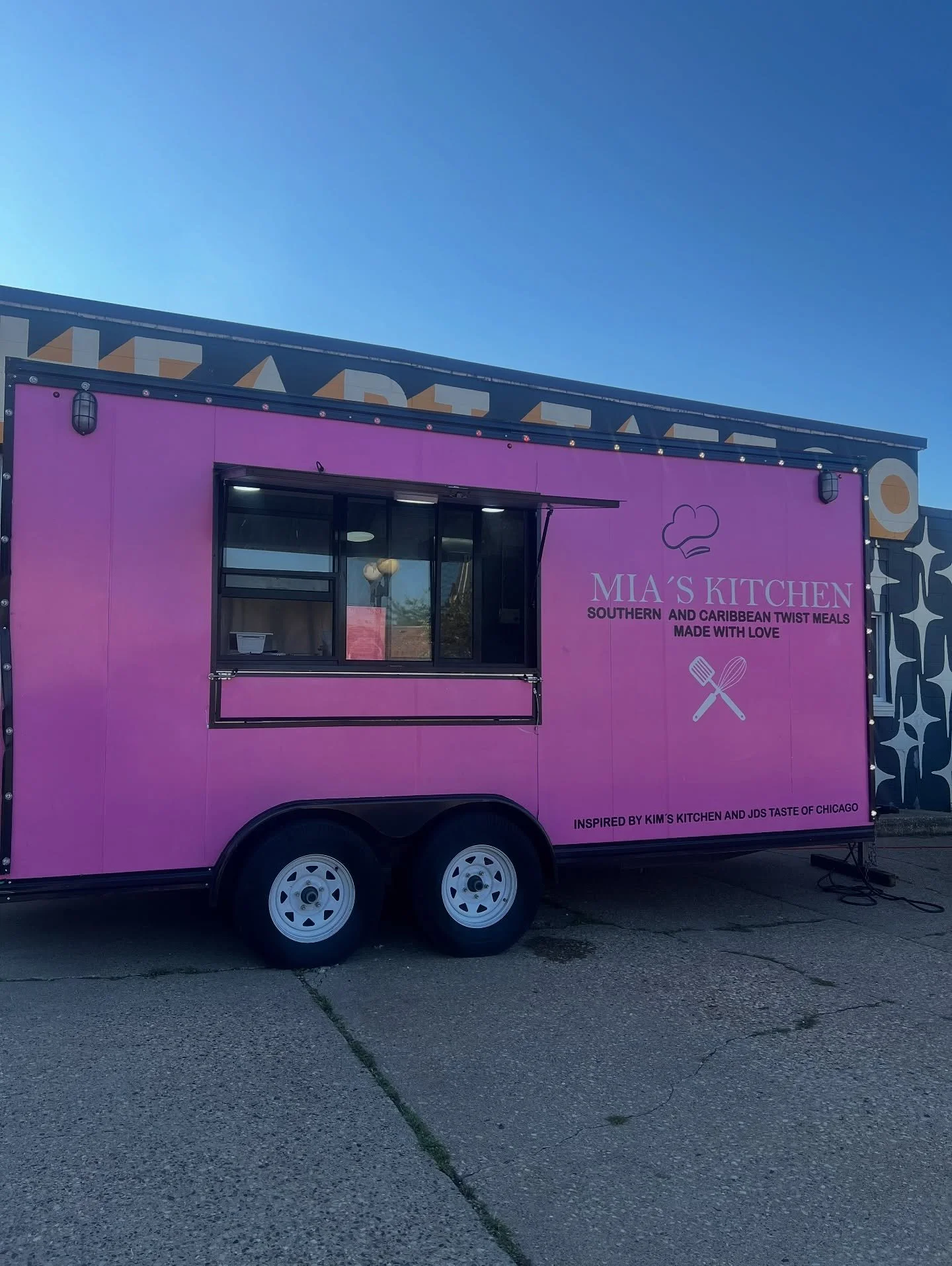 We&rsquo;re open now at Gold Heart Tattoo until 8 PM! Come through and grab some good eats while you can!😋✨💕