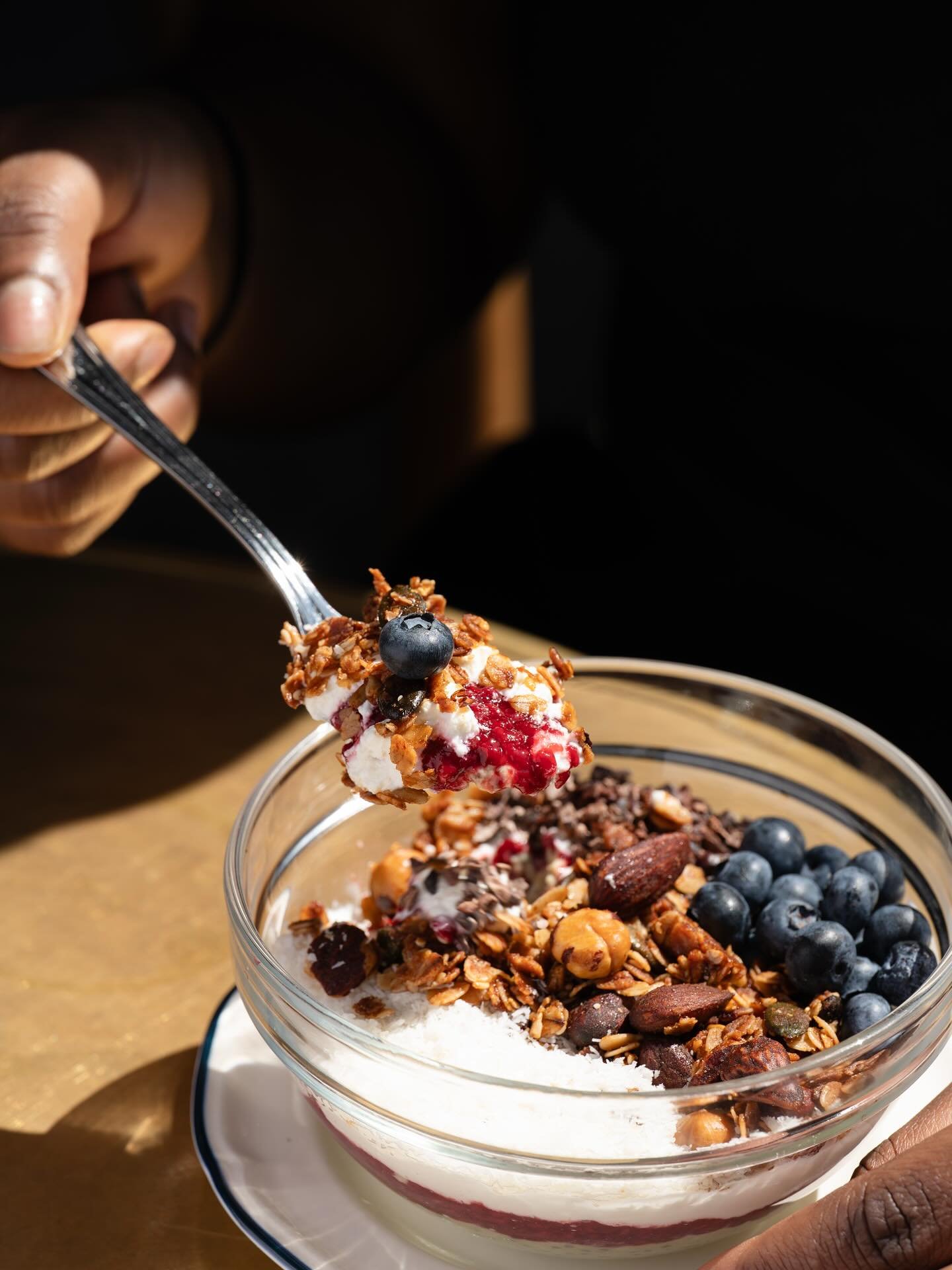 overnight oats &amp; chia matcha pudding (VG)
granola, coconut yogurt, raspberry compote, blueberries, cacao nibs

#zinque #breakfast #lunch #dinner