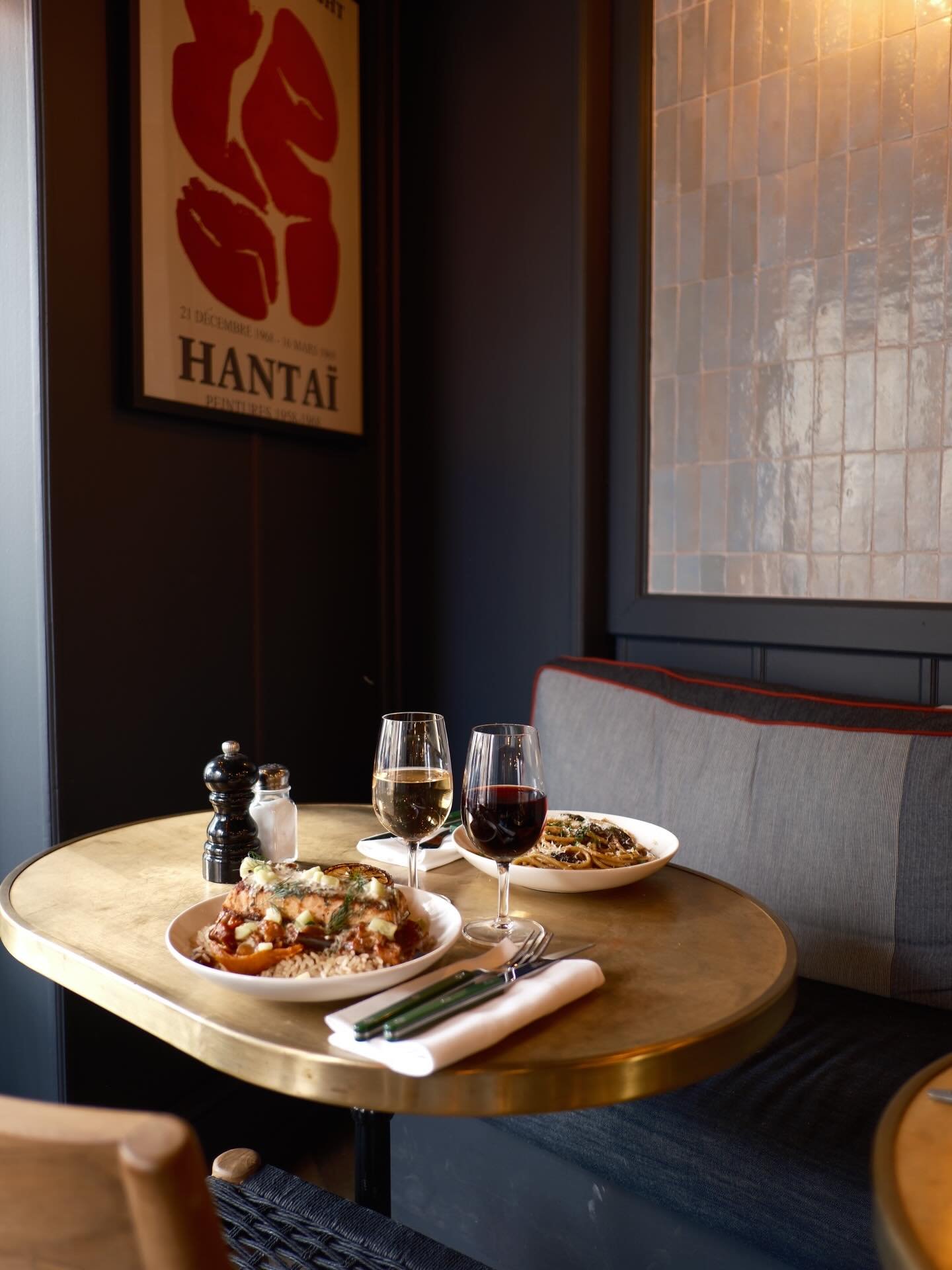 eat. drink. linger. socialize.
#zinque #paris