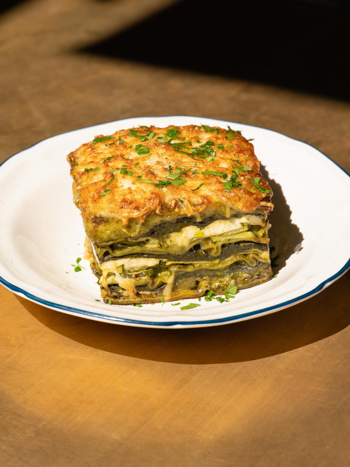 green lasagna (V)
zucchini, spinach, pesto, camembert, ricotta &amp; gruy&egrave;re
#zinque #breakfast #lunch #dinner