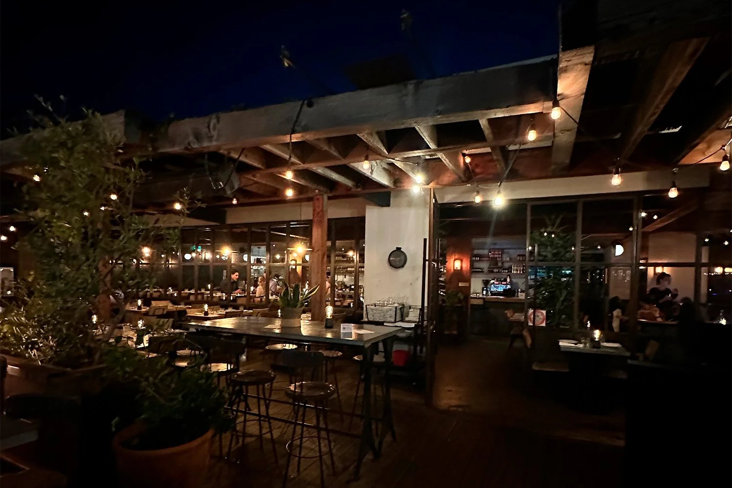 Photo of zinqué Newport exterior at night