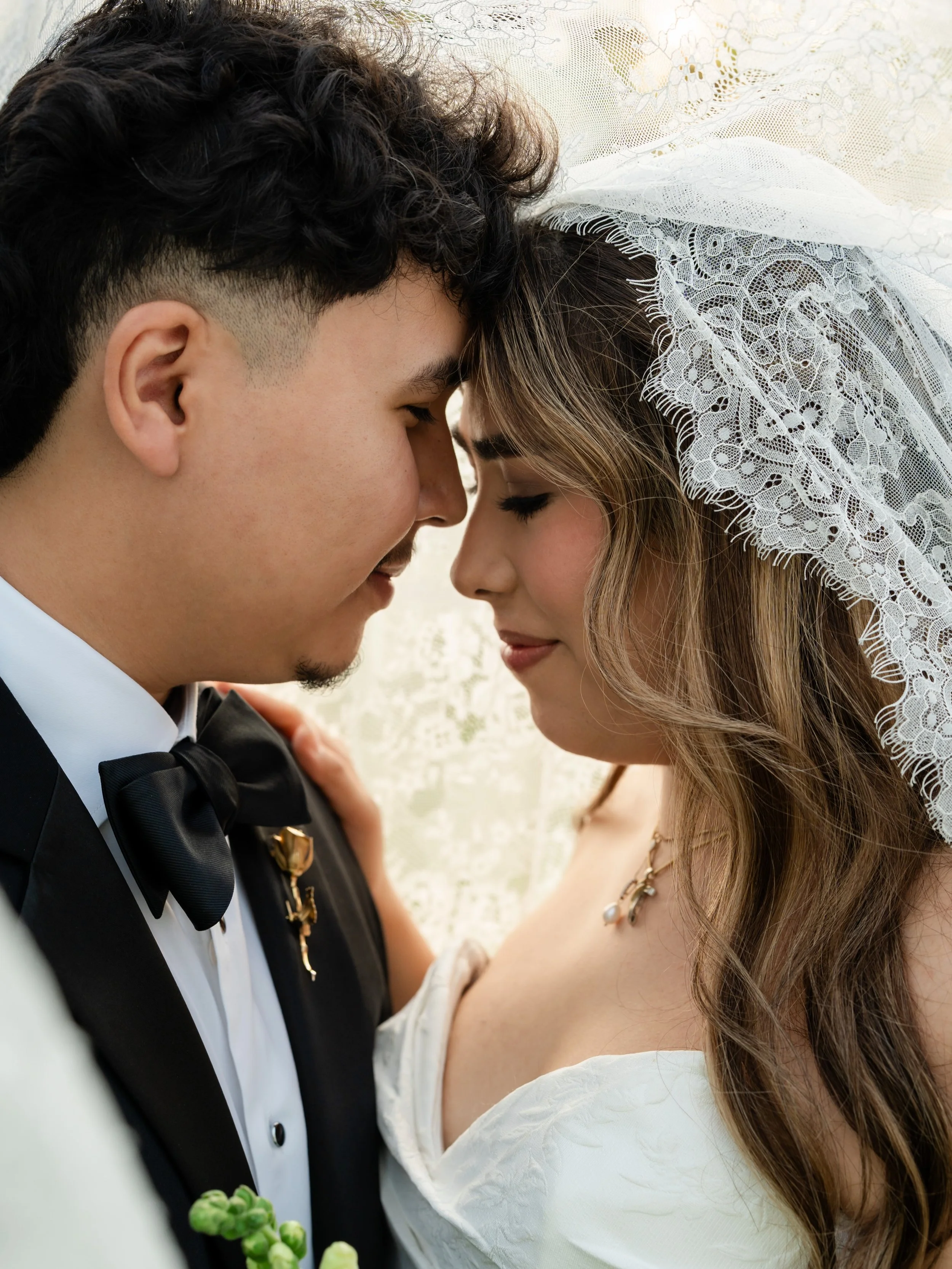 Some moments from Giovanna and Miguel&rsquo;s beautiful wedding day 🤍

Venue | @theorchardweddings
Coordinator | Haley @theorchardweddings 
Hair and Makeup | @aurarosaartistry 
Photography | @csweddingco 
Officiant | @txweddingministers 
Photobooth 