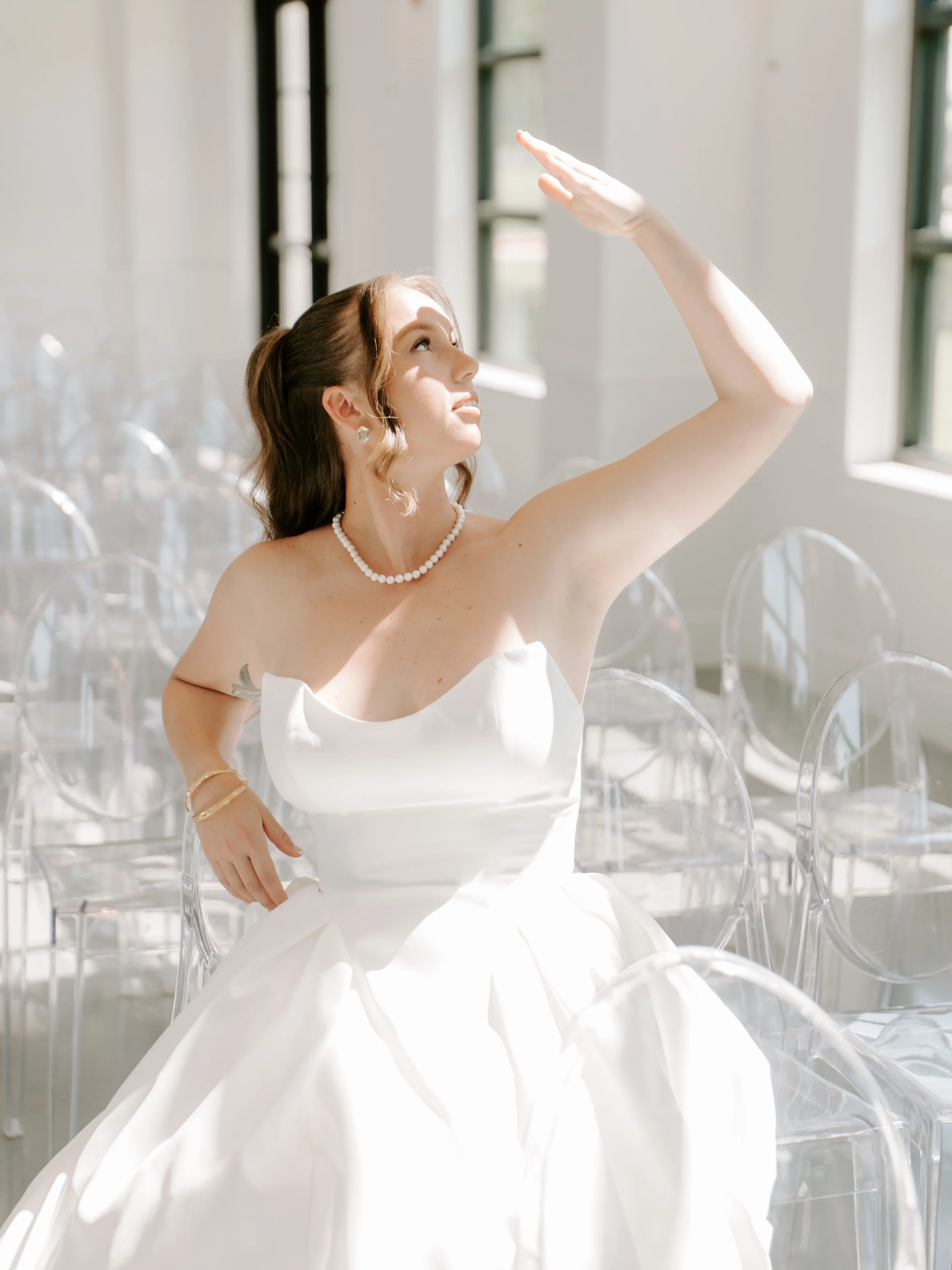 A moment for the bride 🤍 

Venue | @boxwood_manor 
Coordinator | @julie_boxwoodmanor 
Photography | @csweddingco 
Videography | @csweddingco 
Hair &amp; Makeup | @sunkissedandmadeup 
Florist | @ejohnstondesigns 
Ceremony &amp; Reception Music | @ele