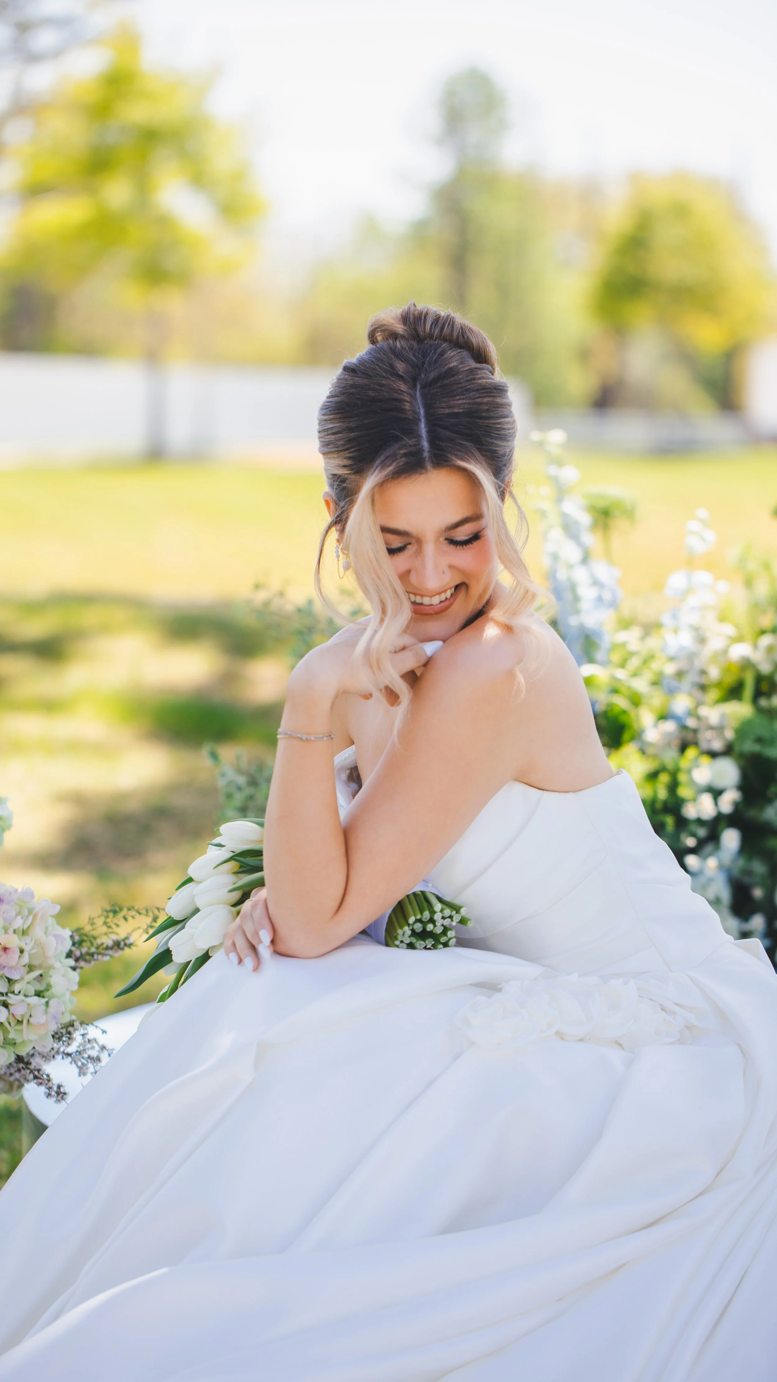 bridal session in houston of a girl holding a bouquet