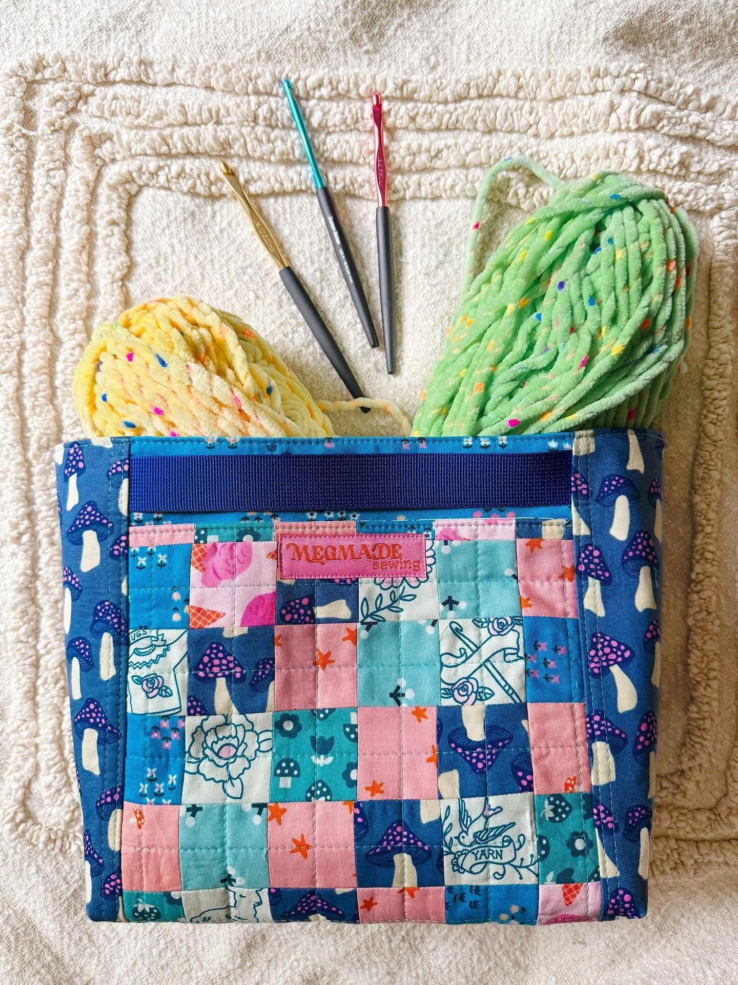 A darling girl on our cul-de-sac is learning crochet and came by yesterday for a little help. I noticed she didn&rsquo;t have anything to carry her work so I thought she might like a project bag made just for her. 
The Sierra tote is one of my favori