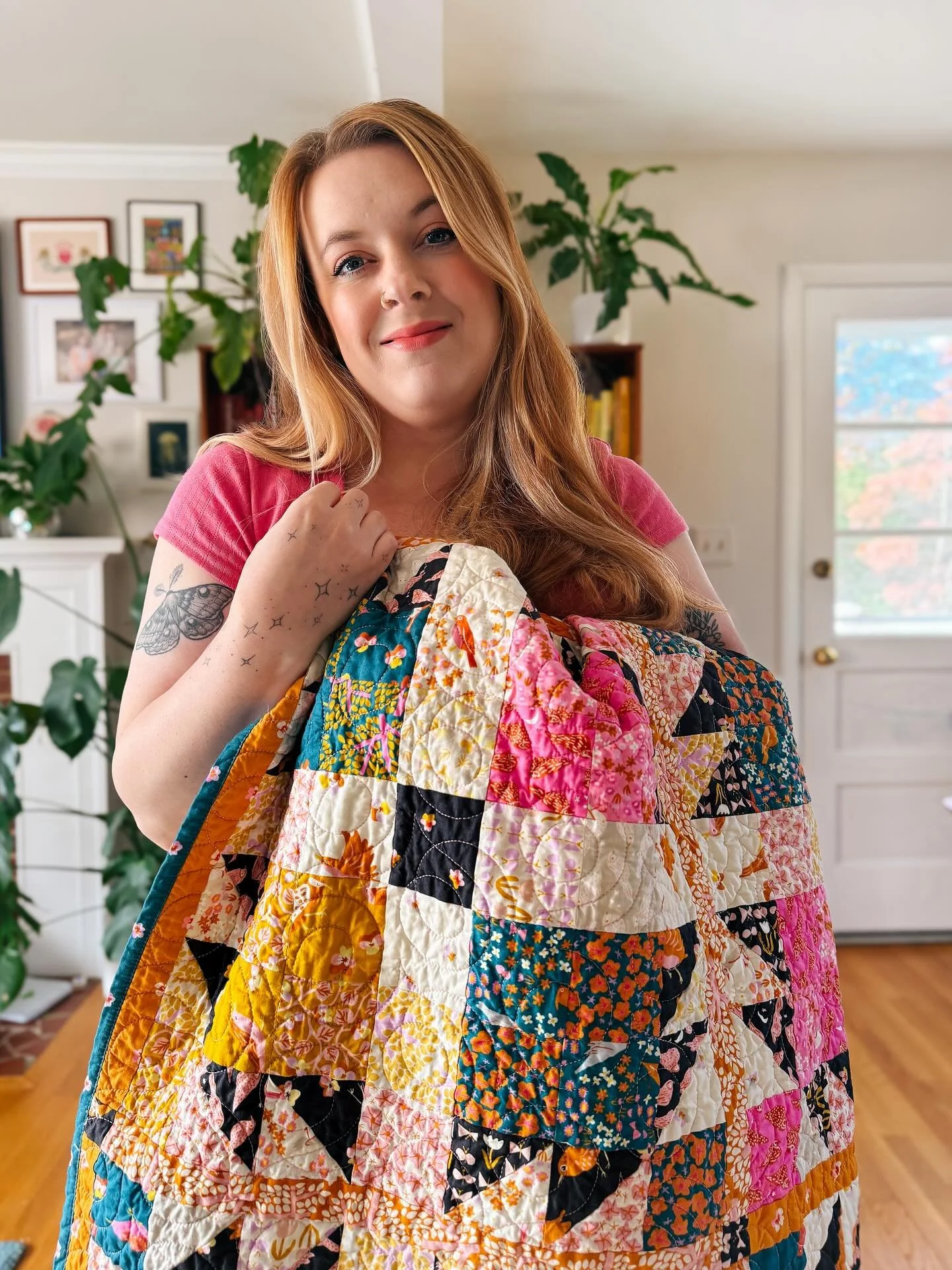 A peek at the scrappy version of the new Waxwing quilt pattern, releasing this week ✨

Waxwing comes in two styles, a scrappy version intended for fat quarters, and a simple, yardage-based version. Two different looks, one thoughtful pattern. 

#waxw