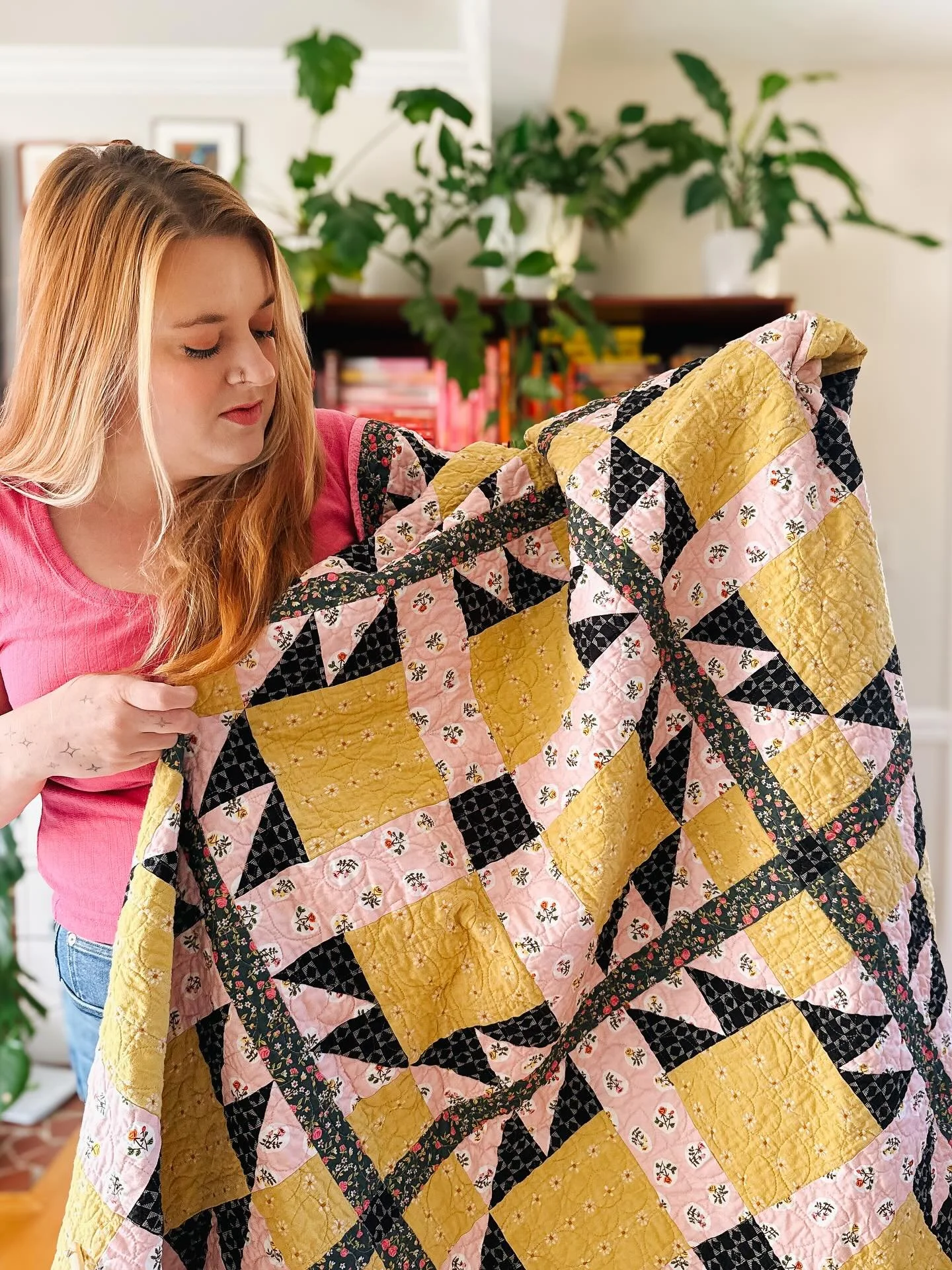 If scrappy quilting isn&rsquo;t your thing, lemme introduce you to Waxwing, the simple version 😏

I&rsquo;m super proud of this quilt and can&rsquo;t wait to share it with you. The Waxwing quilt pattern will be available tomorrow! 

#waxwingquilt #m