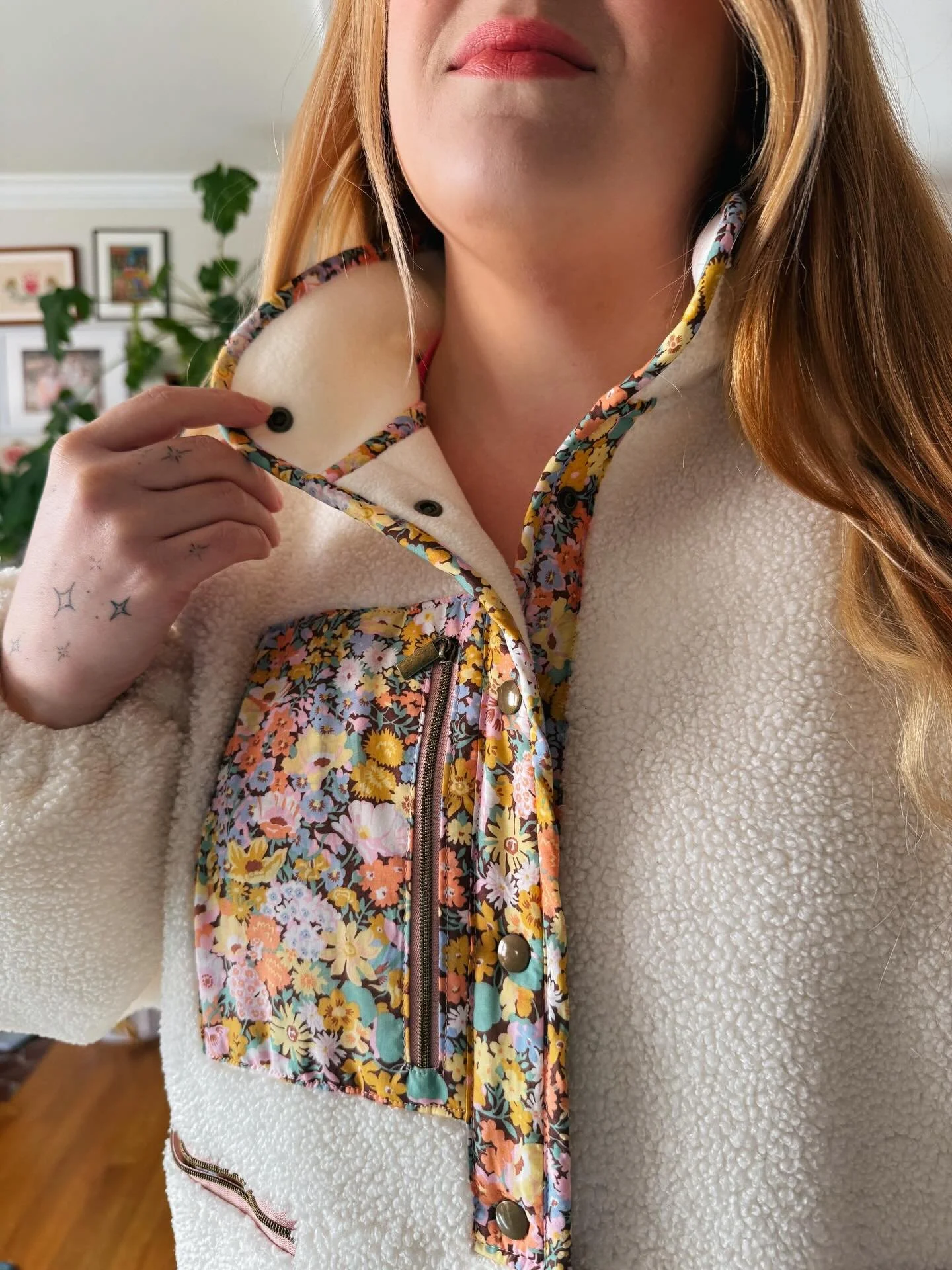 This one&rsquo;s been sitting in drafts for a couple months which is a shame because it&rsquo;s truly one of my favorite jackets I&rsquo;ve made. I wanted a cream teddy fleece with a lil something special, and some Liberty accents did the trick!
This