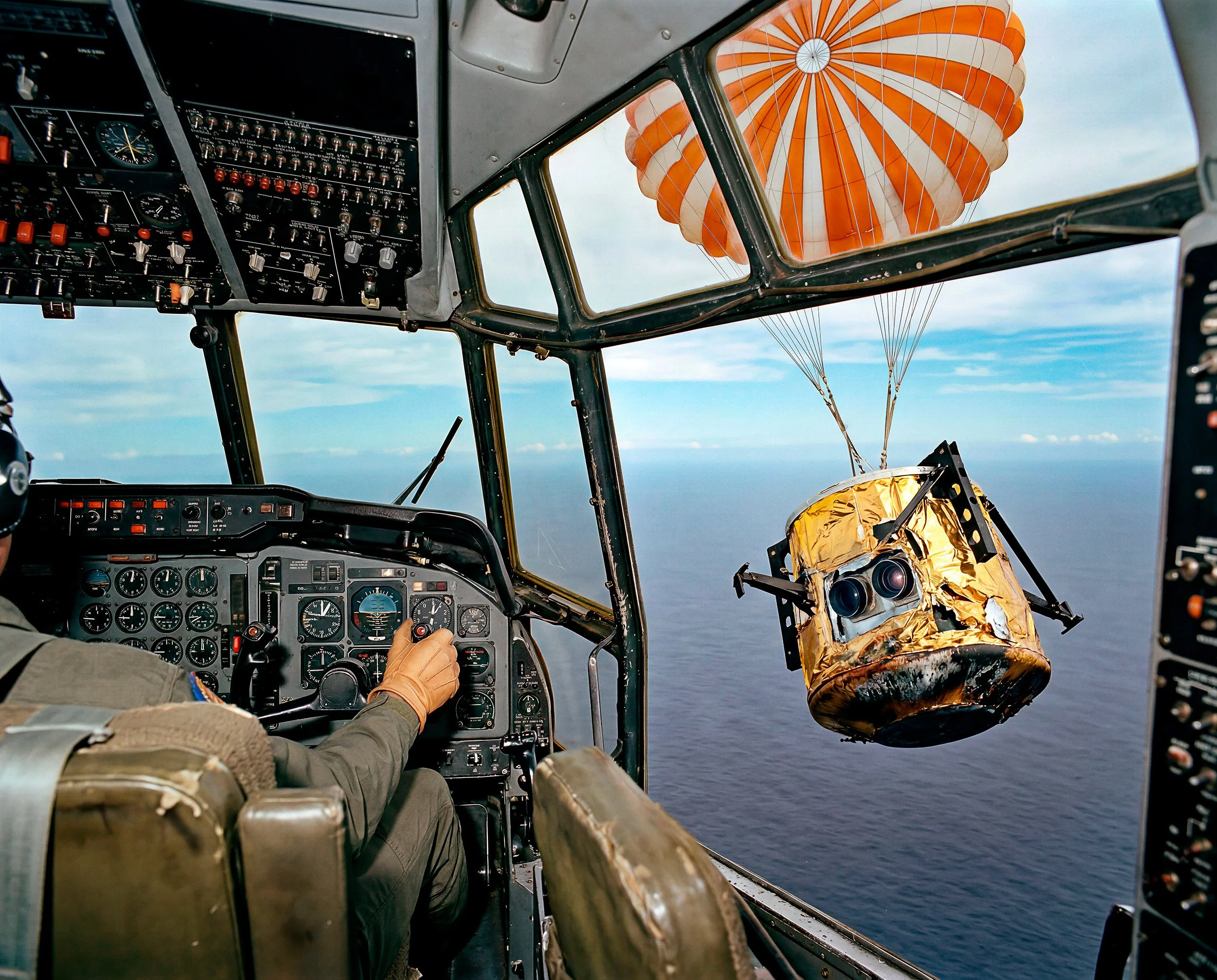 KH-9 Aerial Film Canister  Recovery.jpg